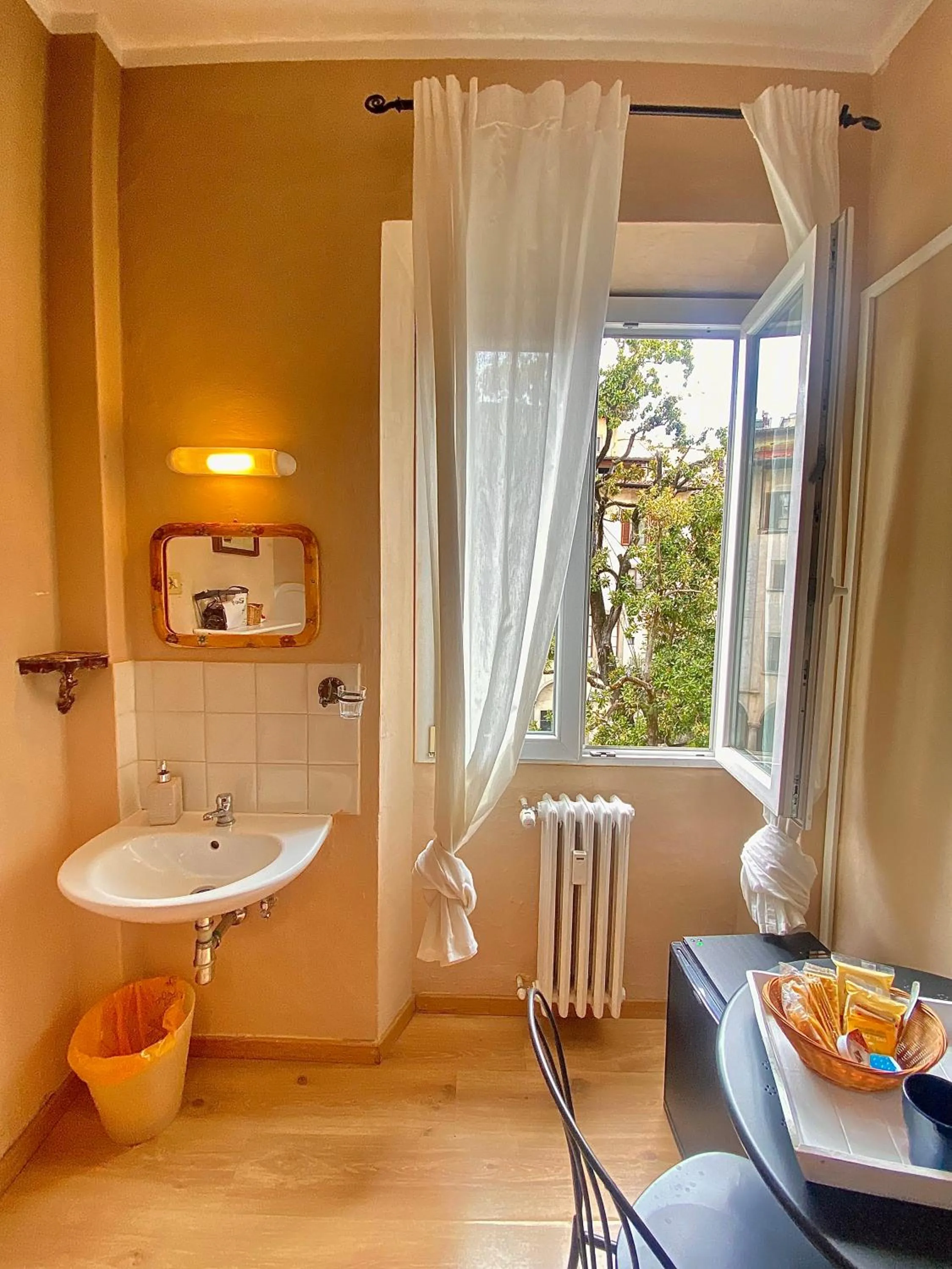 Bedroom in Hotel Dali