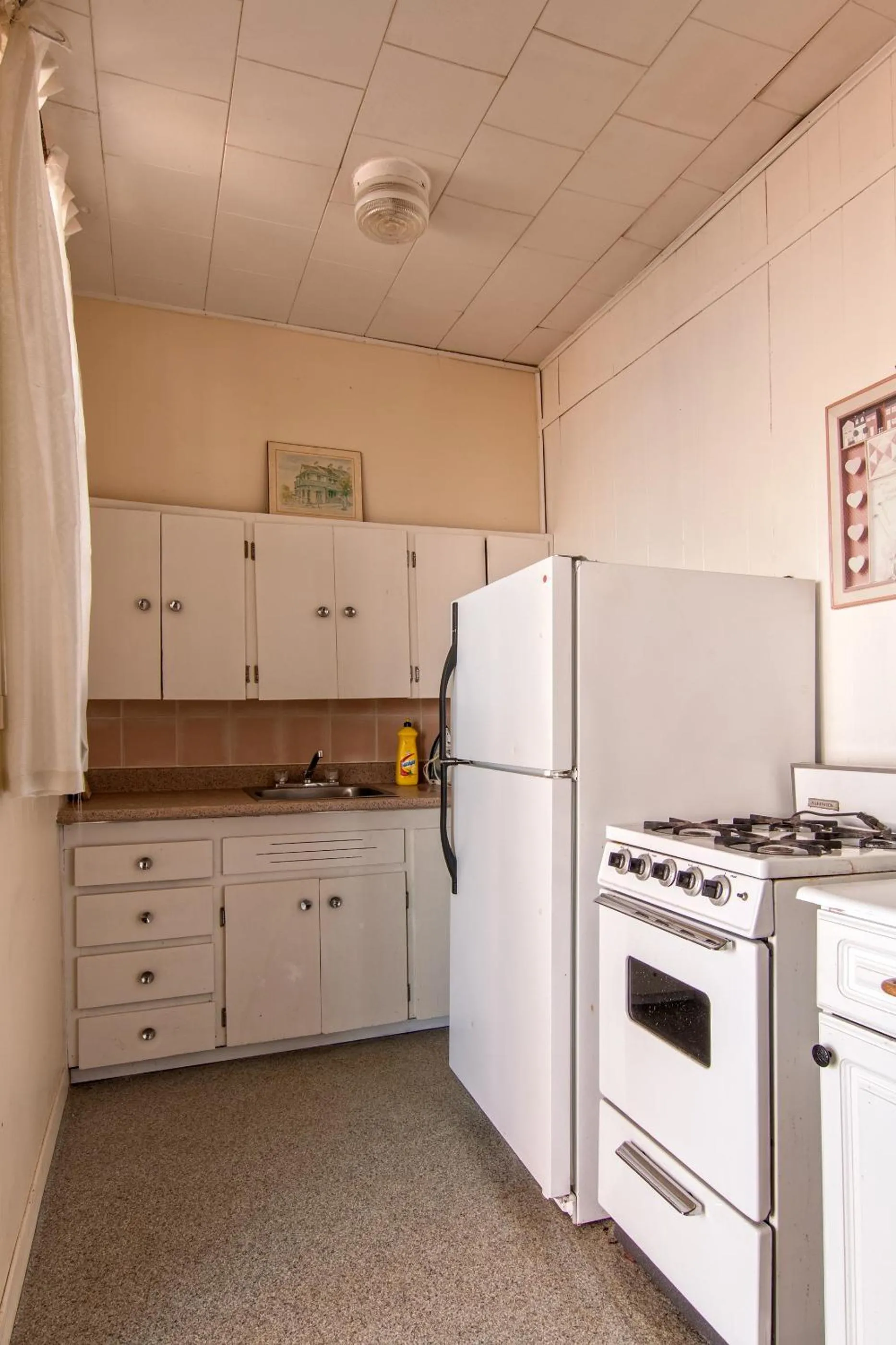 Kitchen or kitchenette in Waterside Apts.