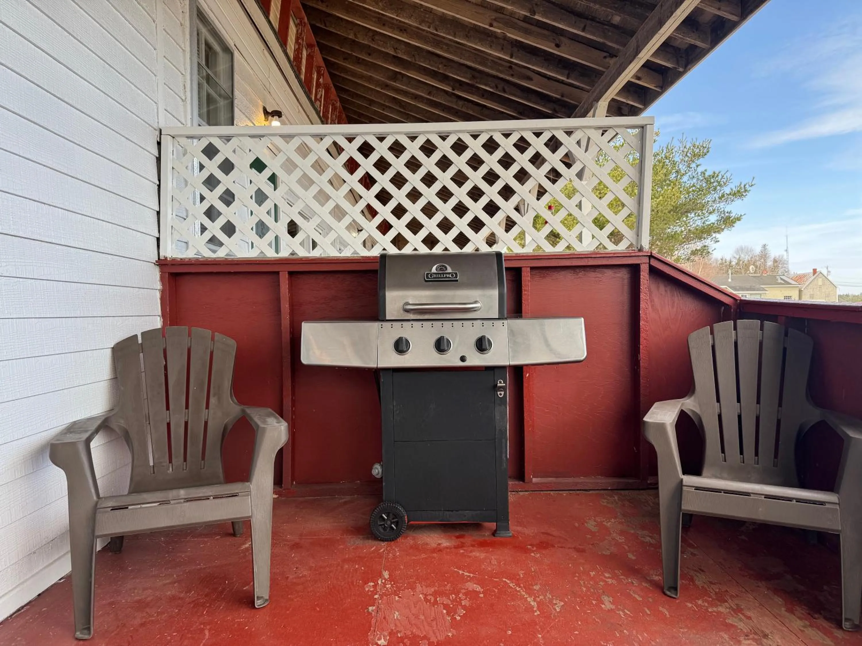 BBQ facilities in Waterside Apts.