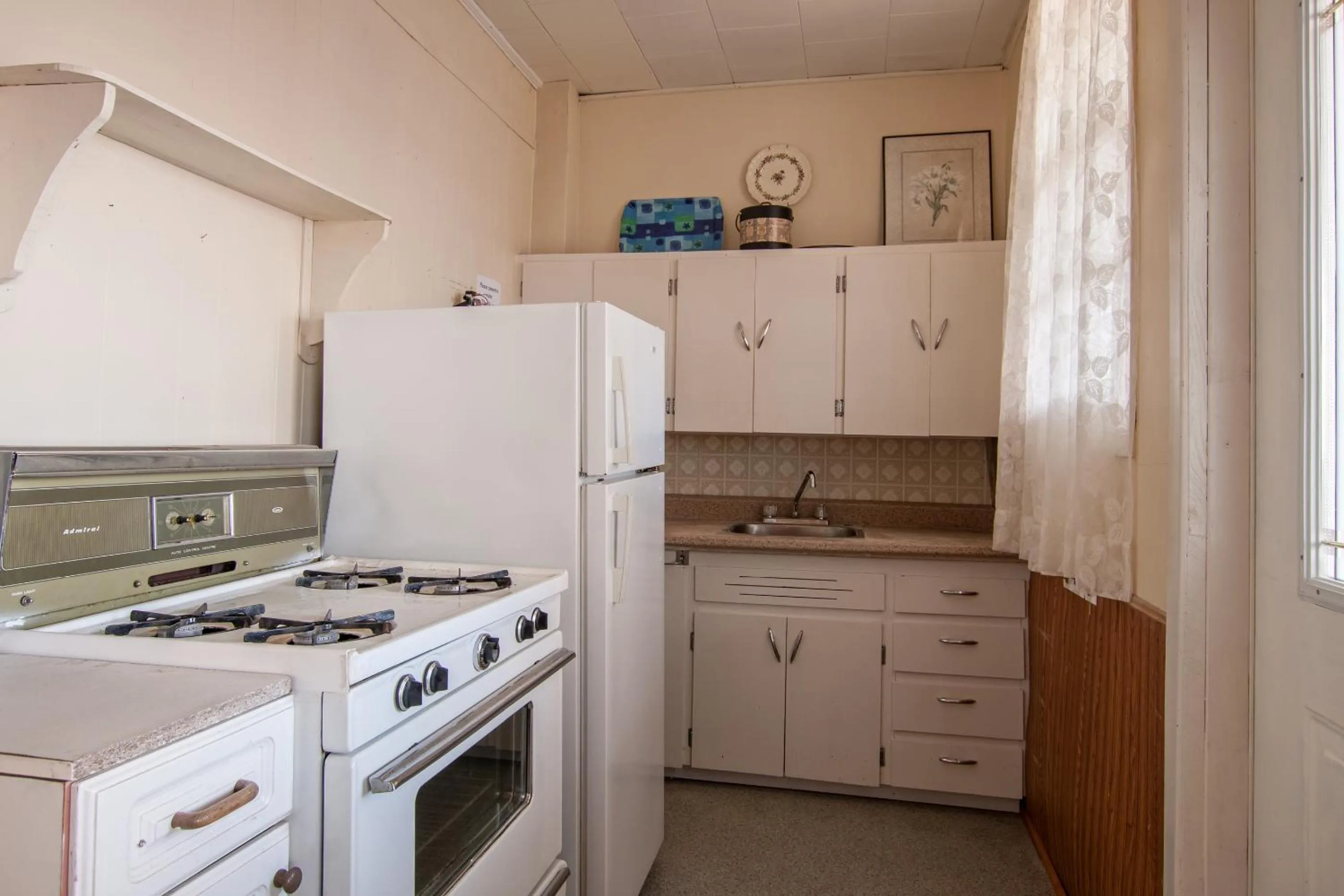 Kitchen or kitchenette in Waterside Apts.