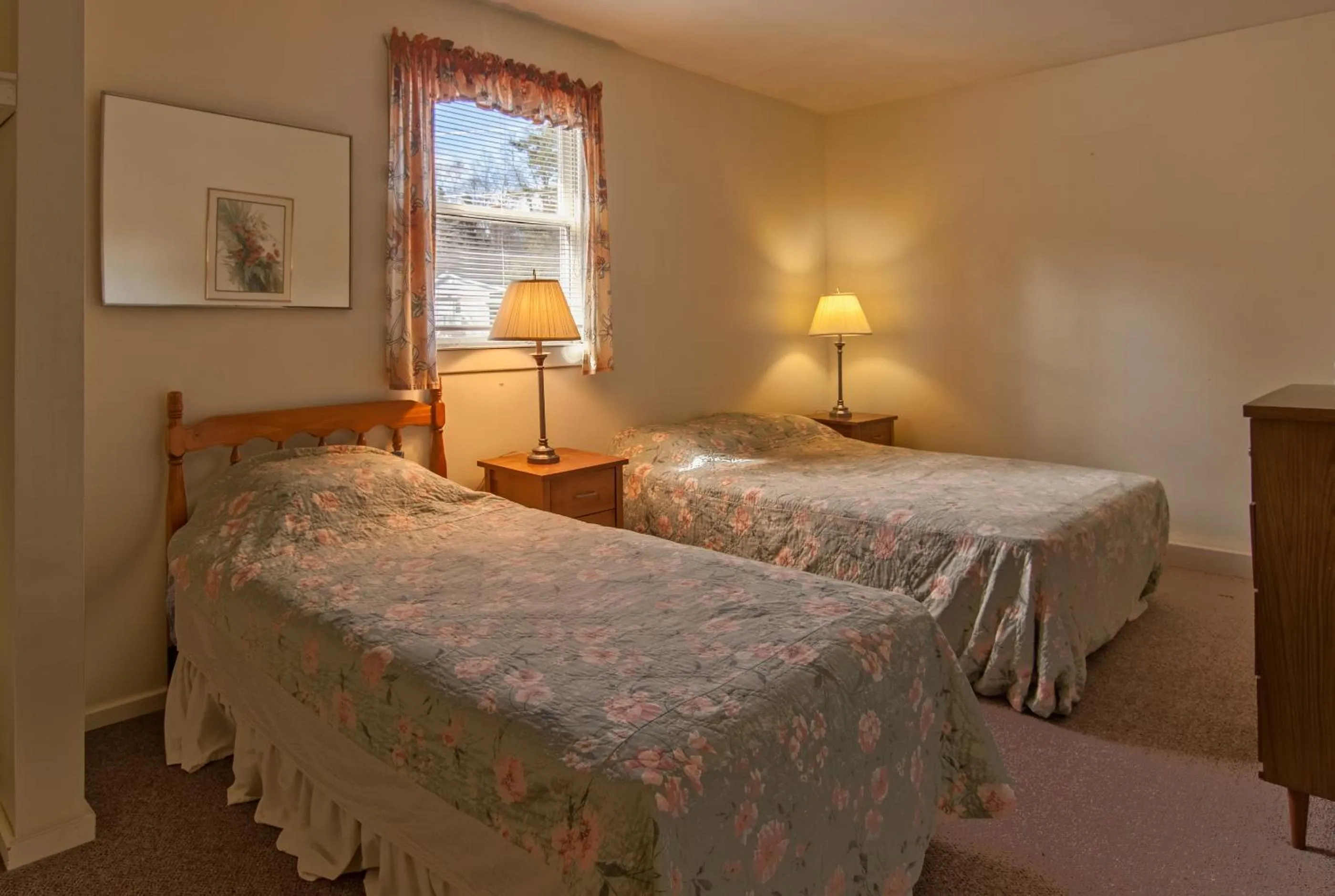 Bedroom, Bed in Waterside Apts.