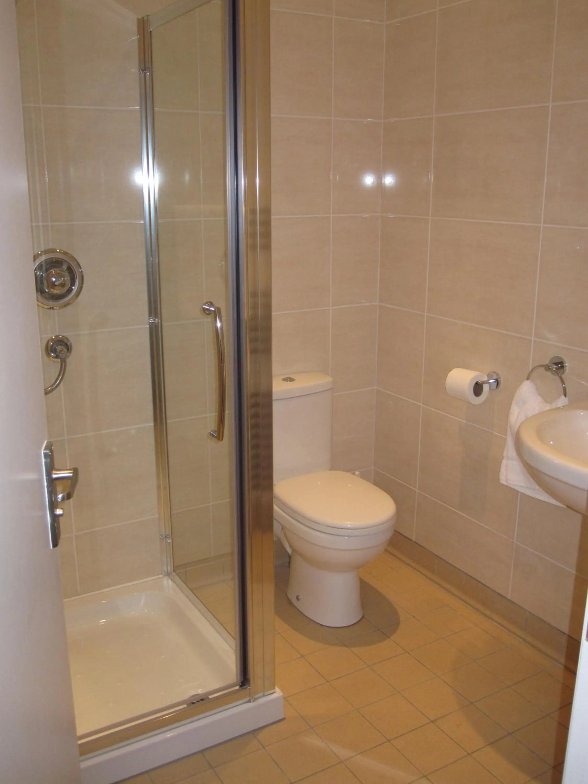 Bathroom in Clifton Lodge Hotel