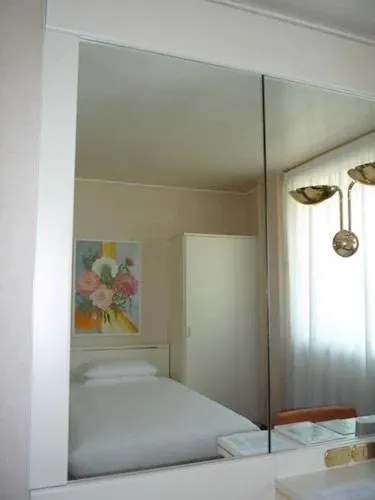 Photo of the whole room, Bed in Starhotels Cristallo Palace