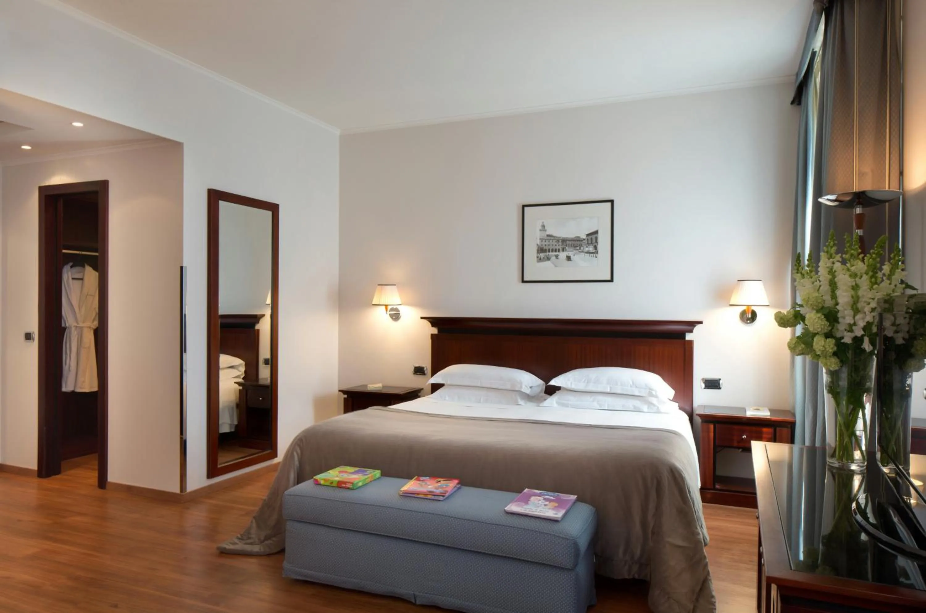 Bedroom, Bed in Starhotels Excelsior