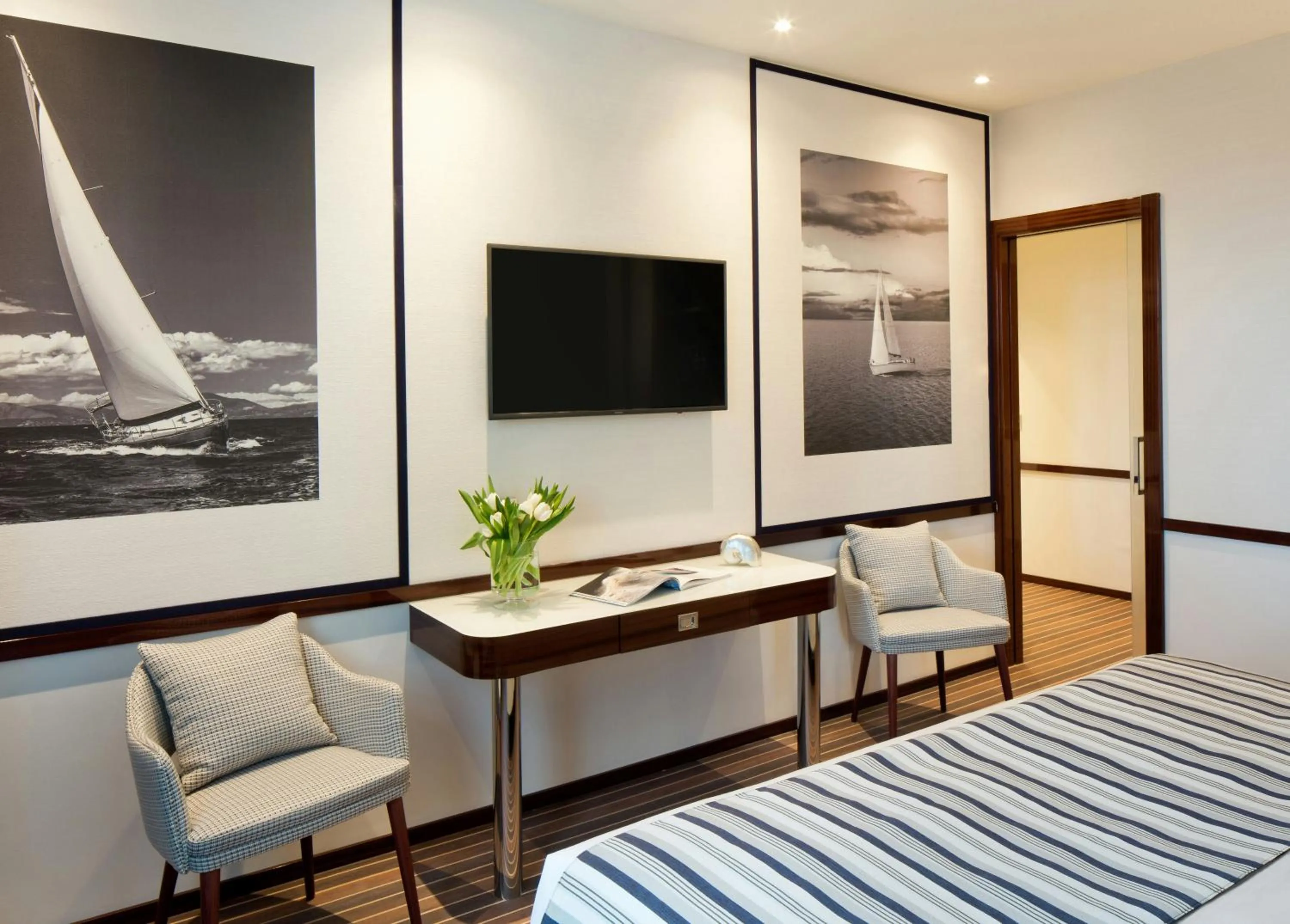 Bedroom, Bed in Starhotels President