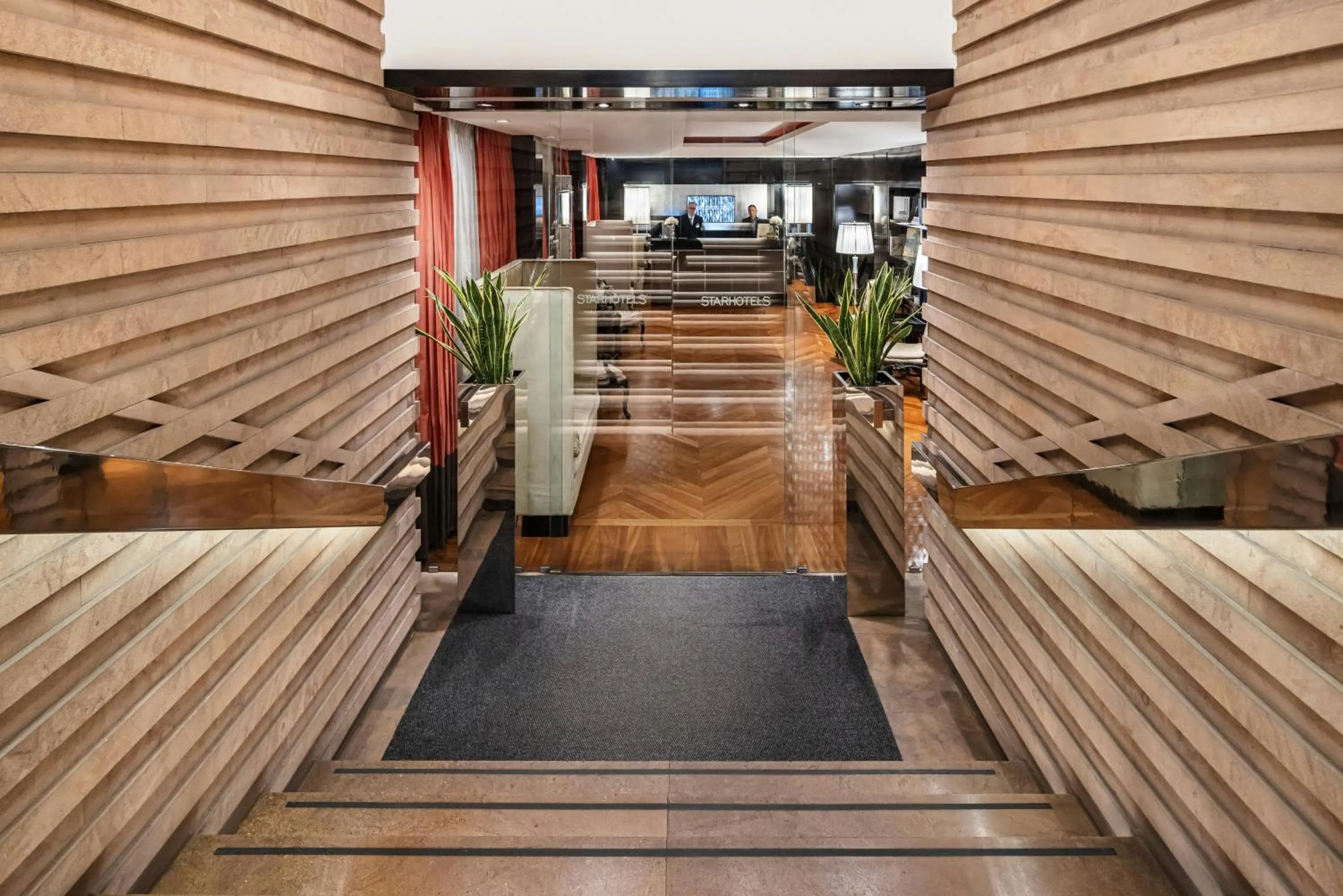 Facade/entrance in Starhotels Anderson