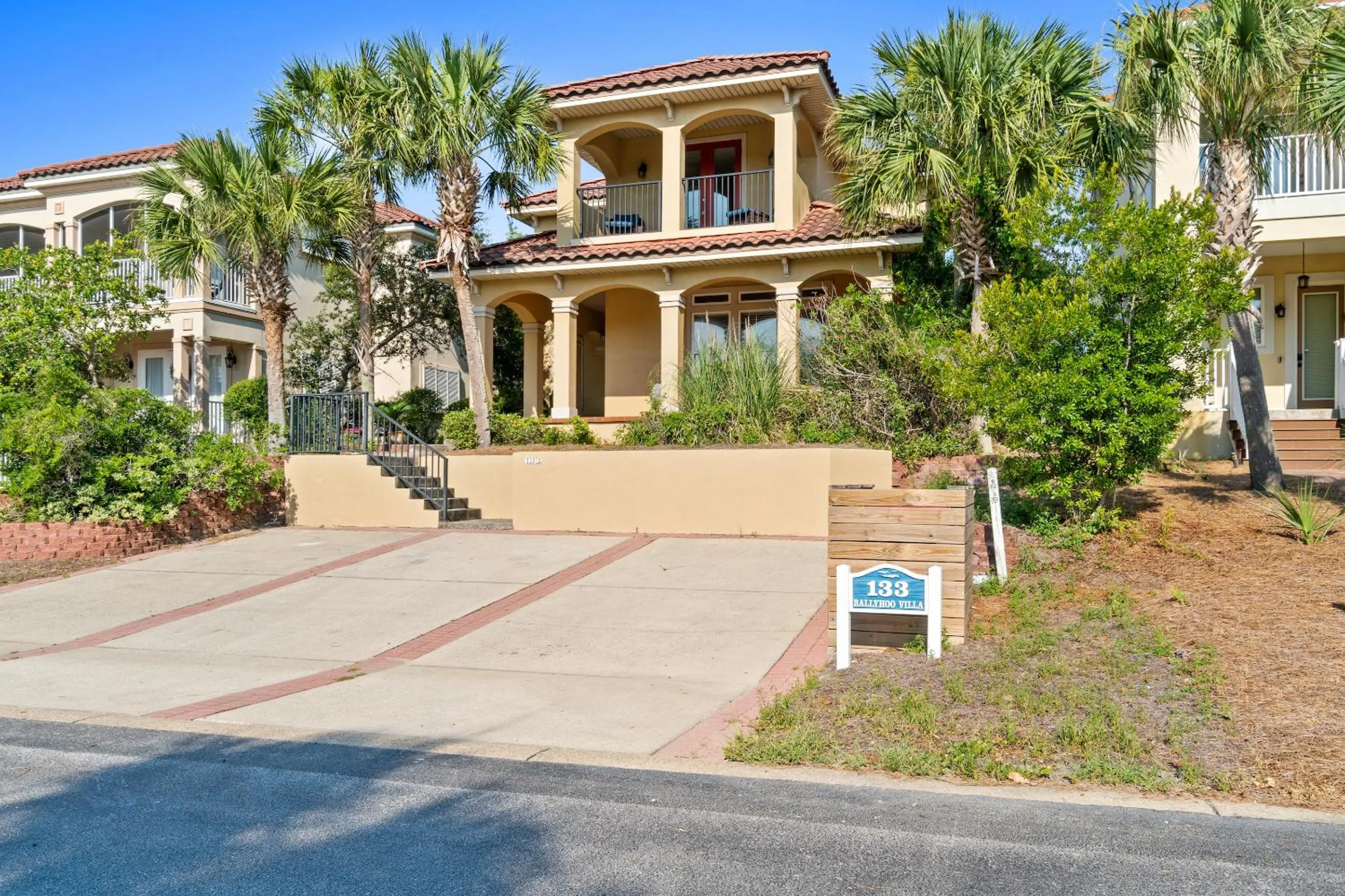 Property building in La Valencia Villas