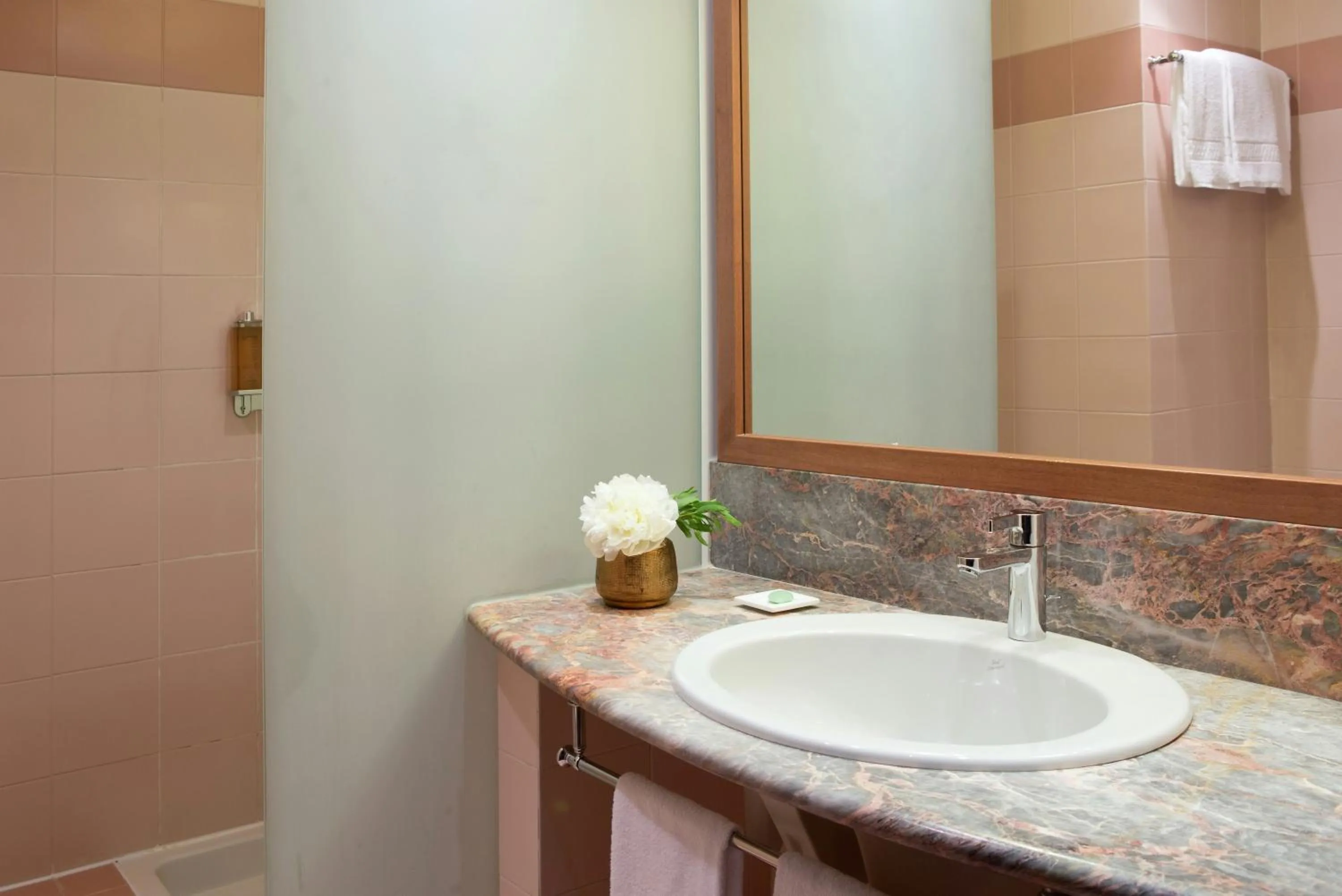 Bathroom in Starhotels Business Palace