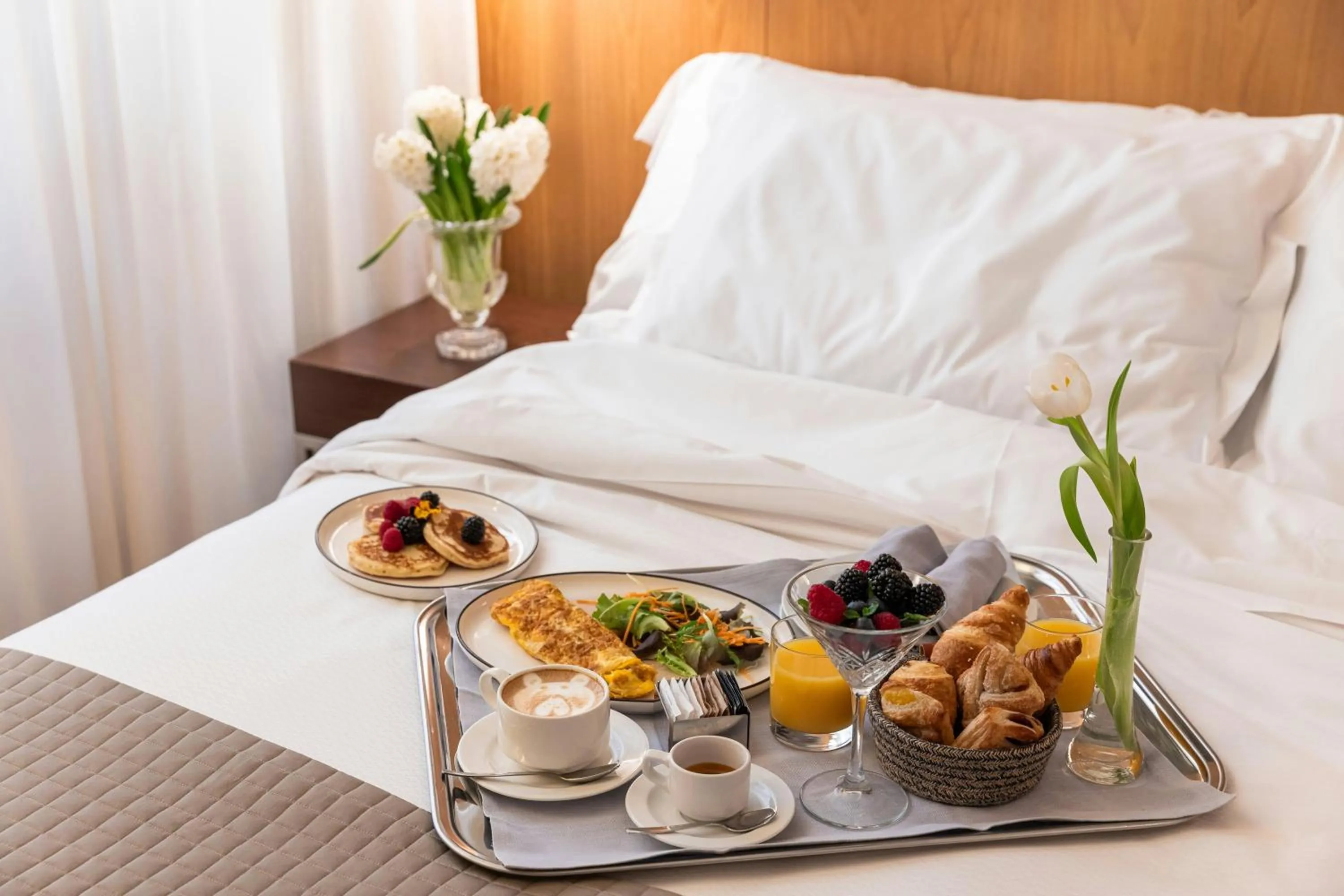 Breakfast, Bed in Starhotels Ritz
