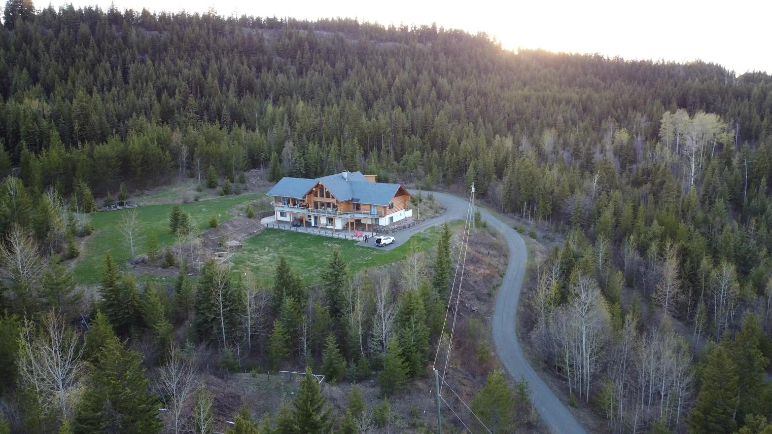 Little Black Bear Lodge/B&B