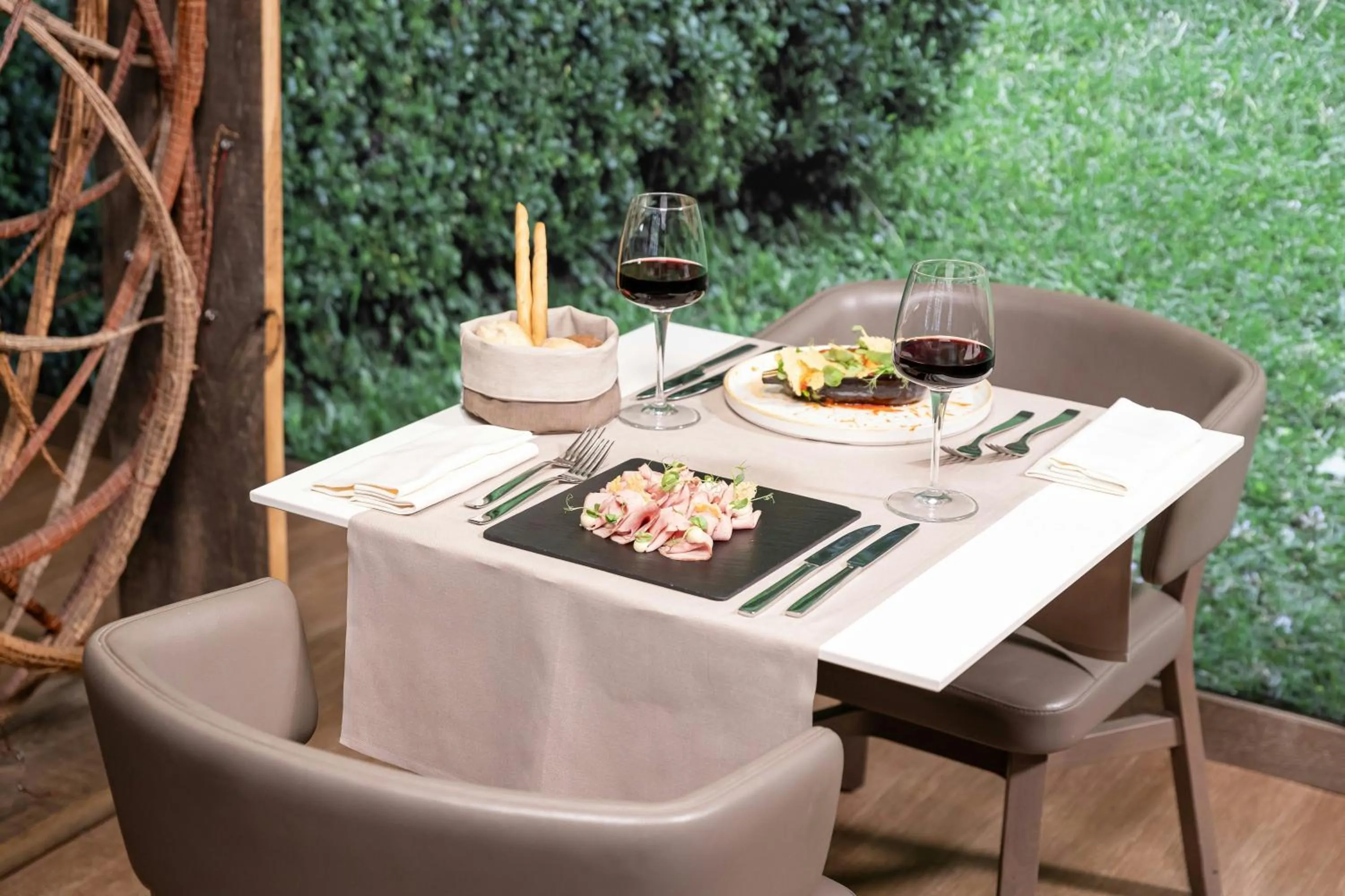 Restaurant/places to eat in Starhotels Echo