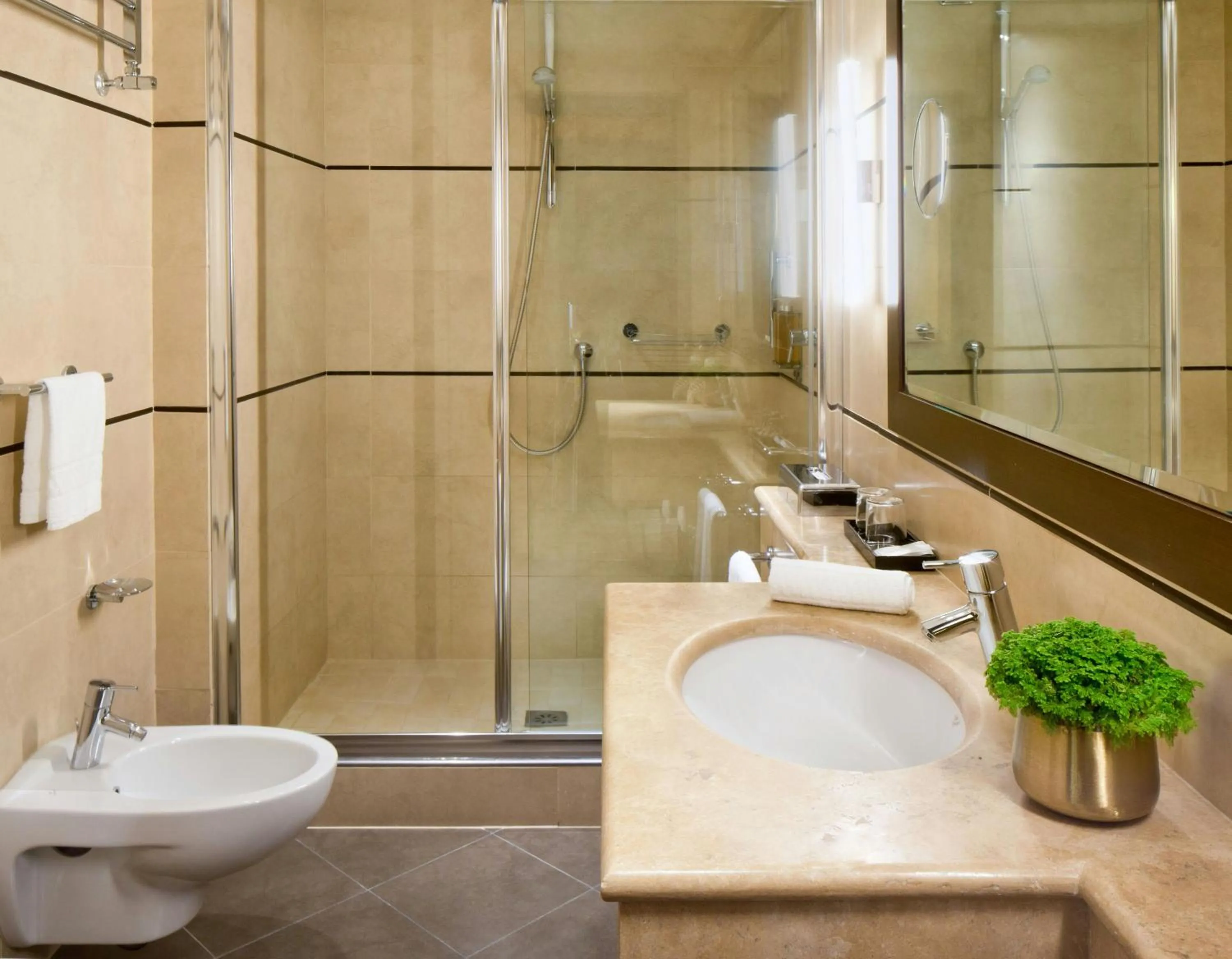 Bathroom in Starhotels Tourist