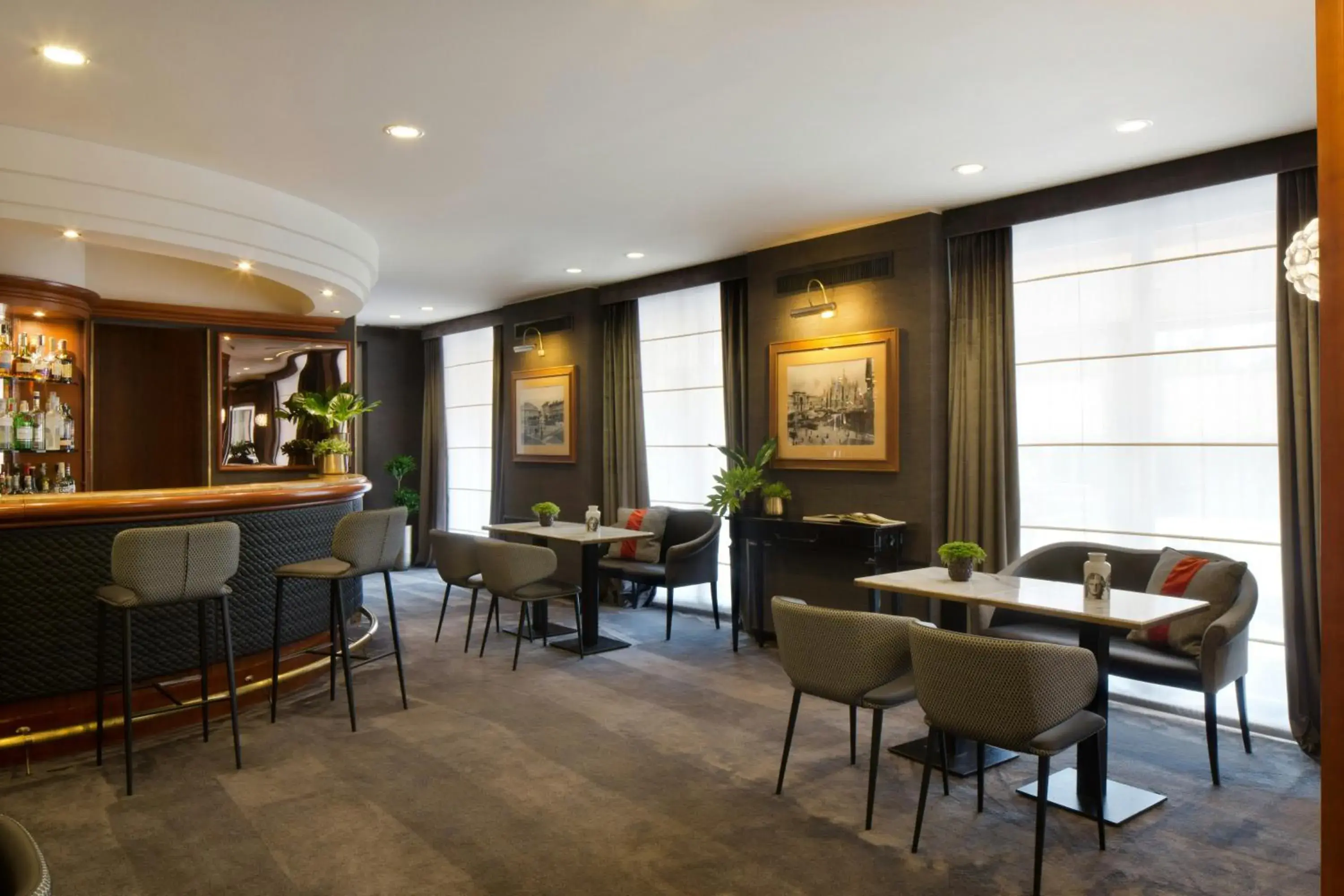 Lounge or bar in Starhotels Tourist Lounge or bar in Starhotels Tourist