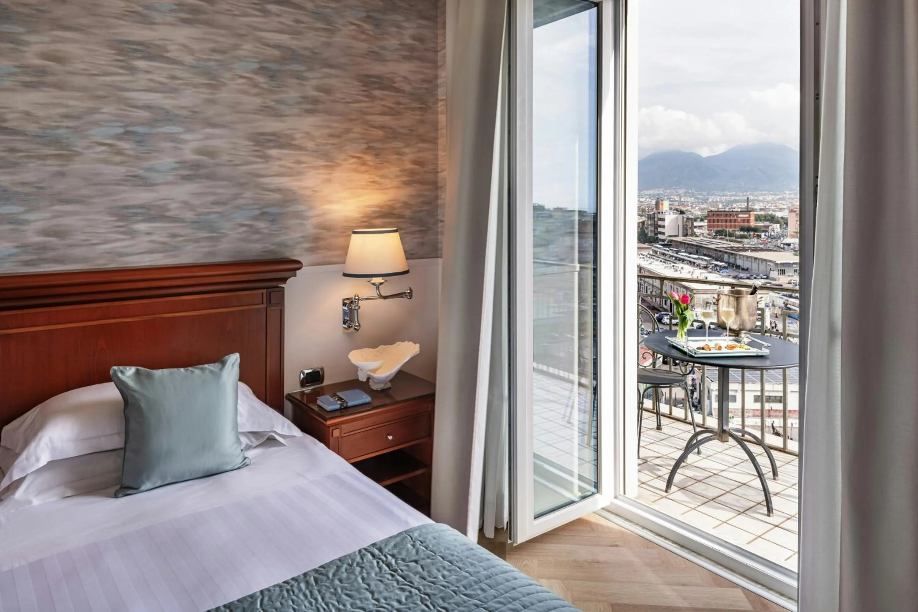 Photo of the whole room, Bed in Starhotels Terminus