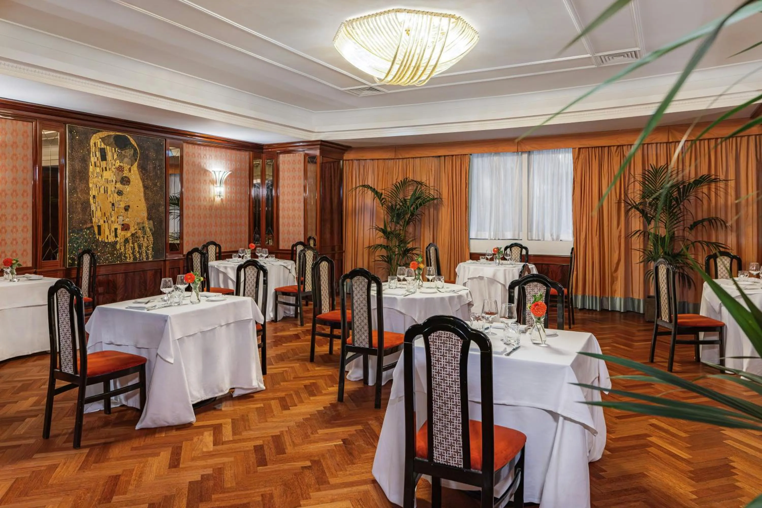 Restaurant/places to eat in Starhotels Du Parc