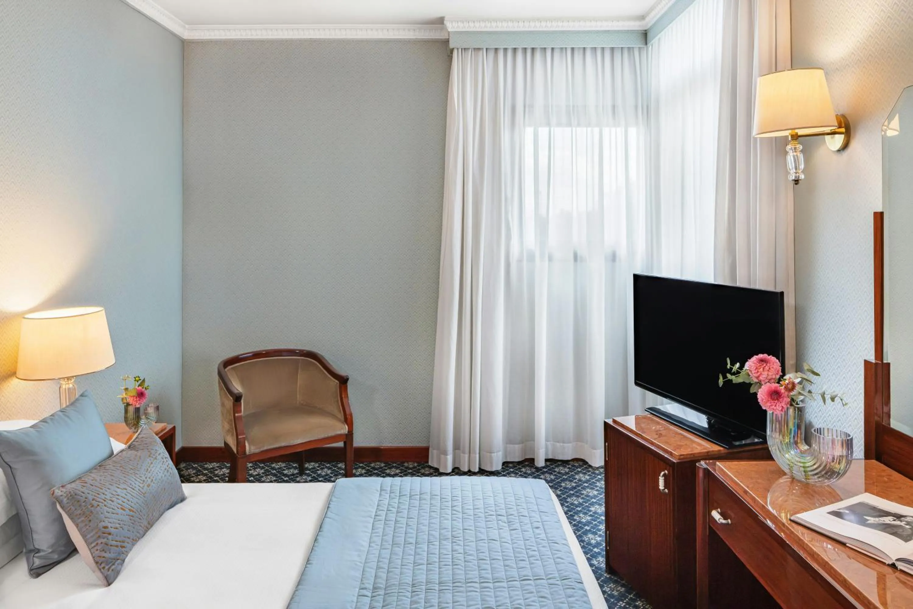 Photo of the whole room, Bed in Starhotels Du Parc