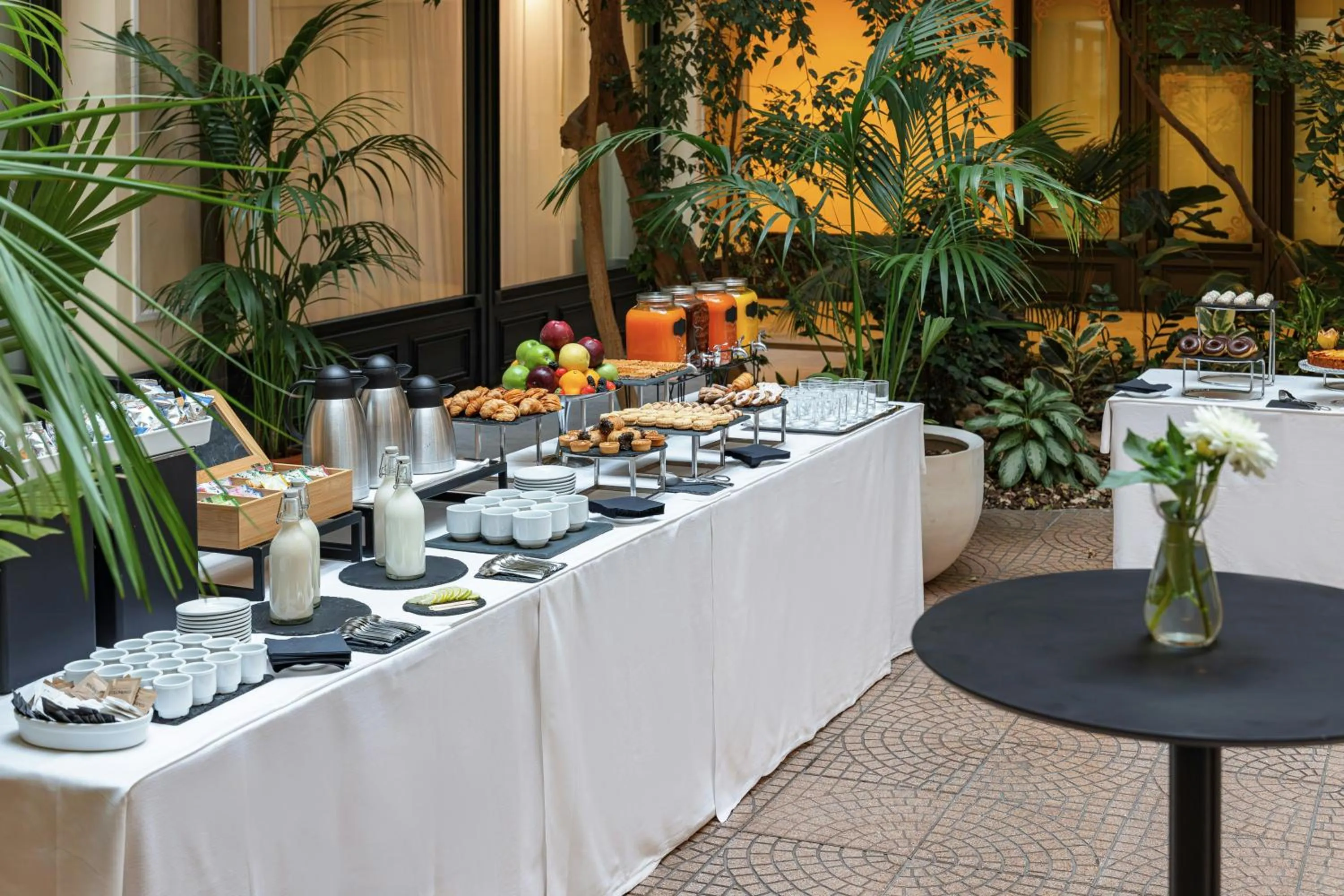 Inner courtyard view in Starhotels Du Parc