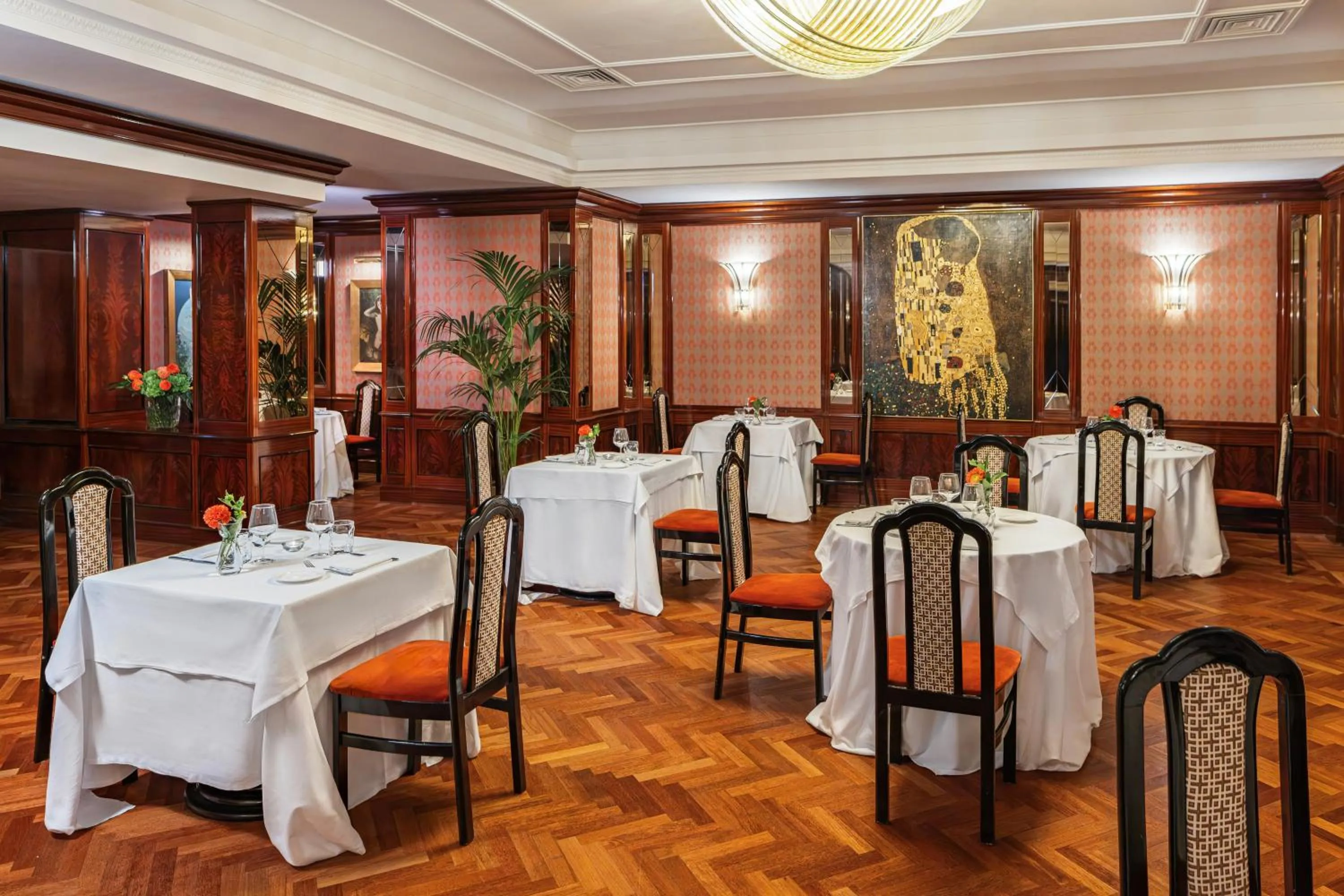 Restaurant/places to eat in Starhotels Du Parc