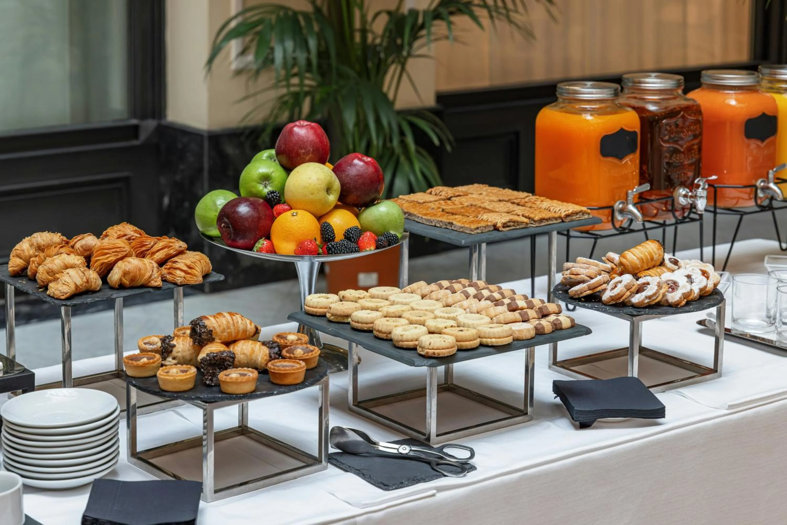 Inner courtyard view in Starhotels Du Parc