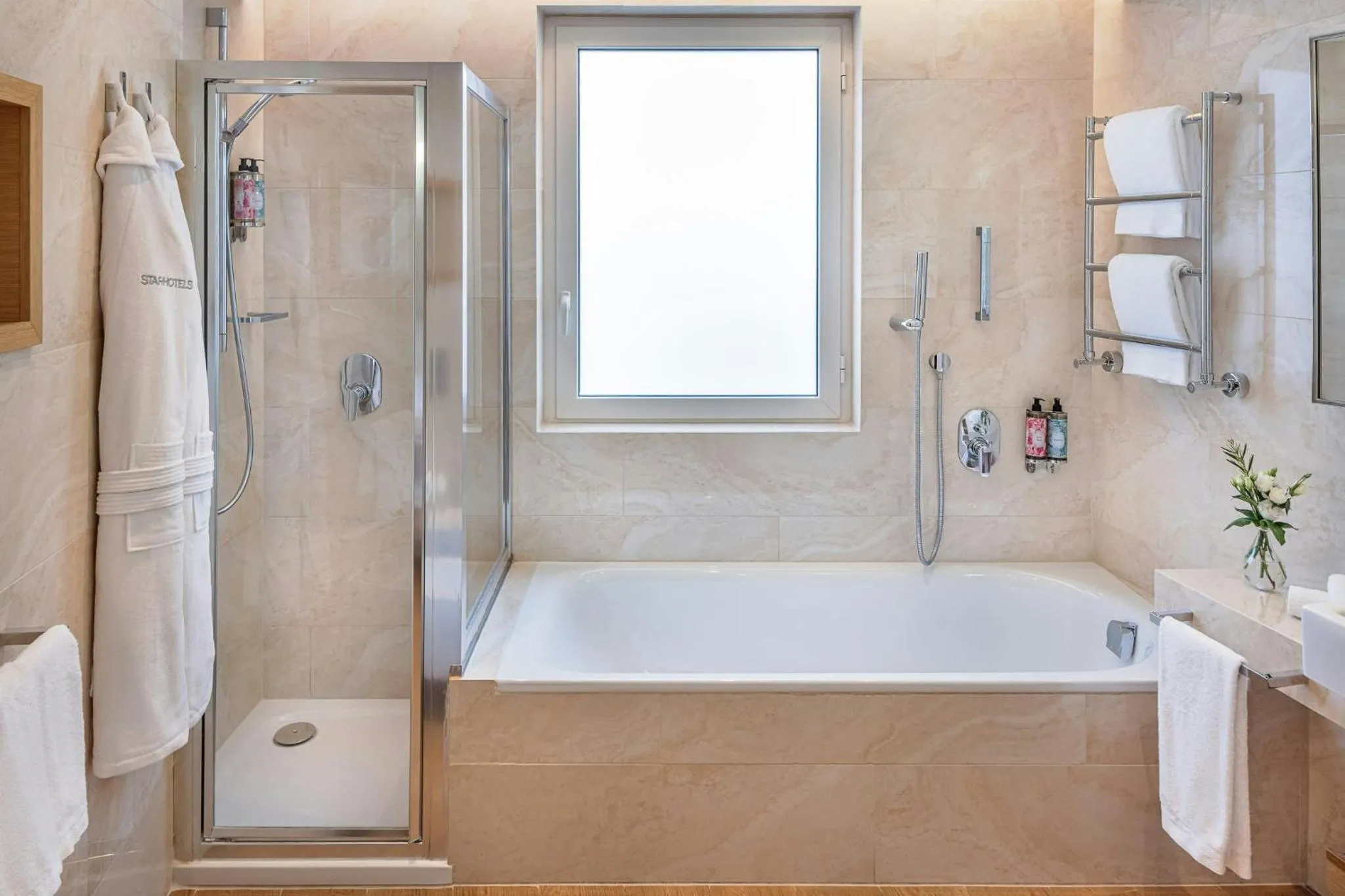 Bathroom in Starhotels Metropole