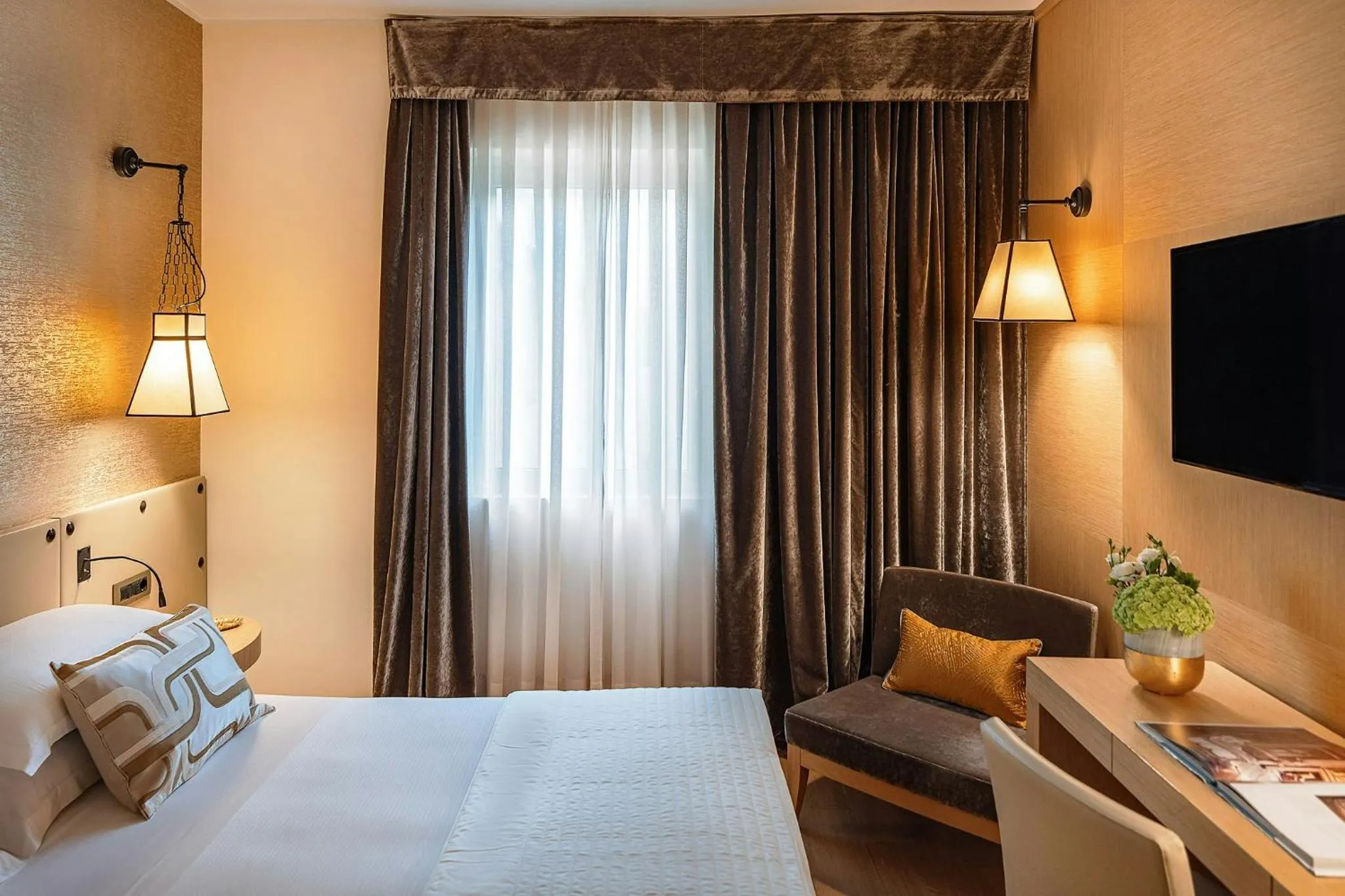 Photo of the whole room, Bed in Starhotels Metropole