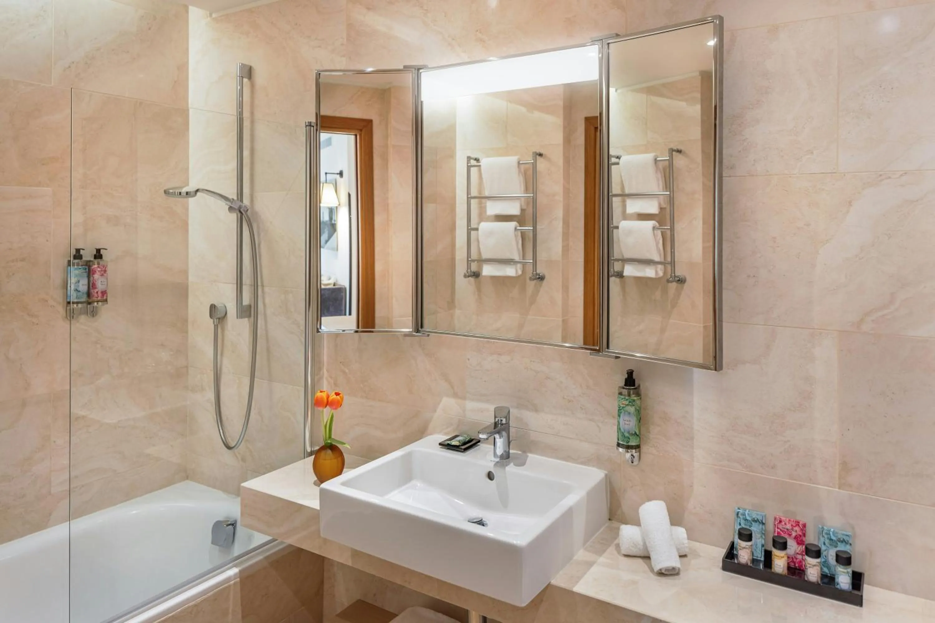 Bathroom in Starhotels Metropole