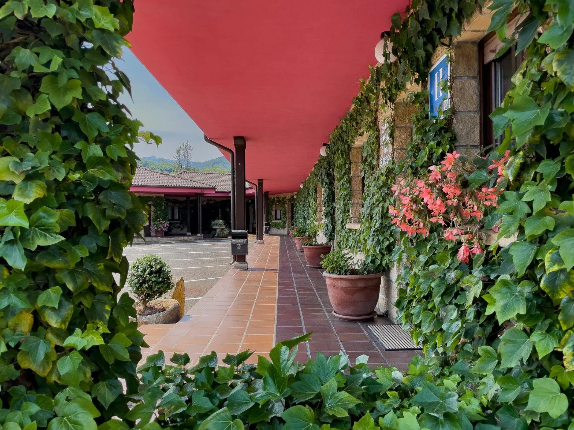 Facade/entrance in Hotel Rural "La Ruta De Cabrales"