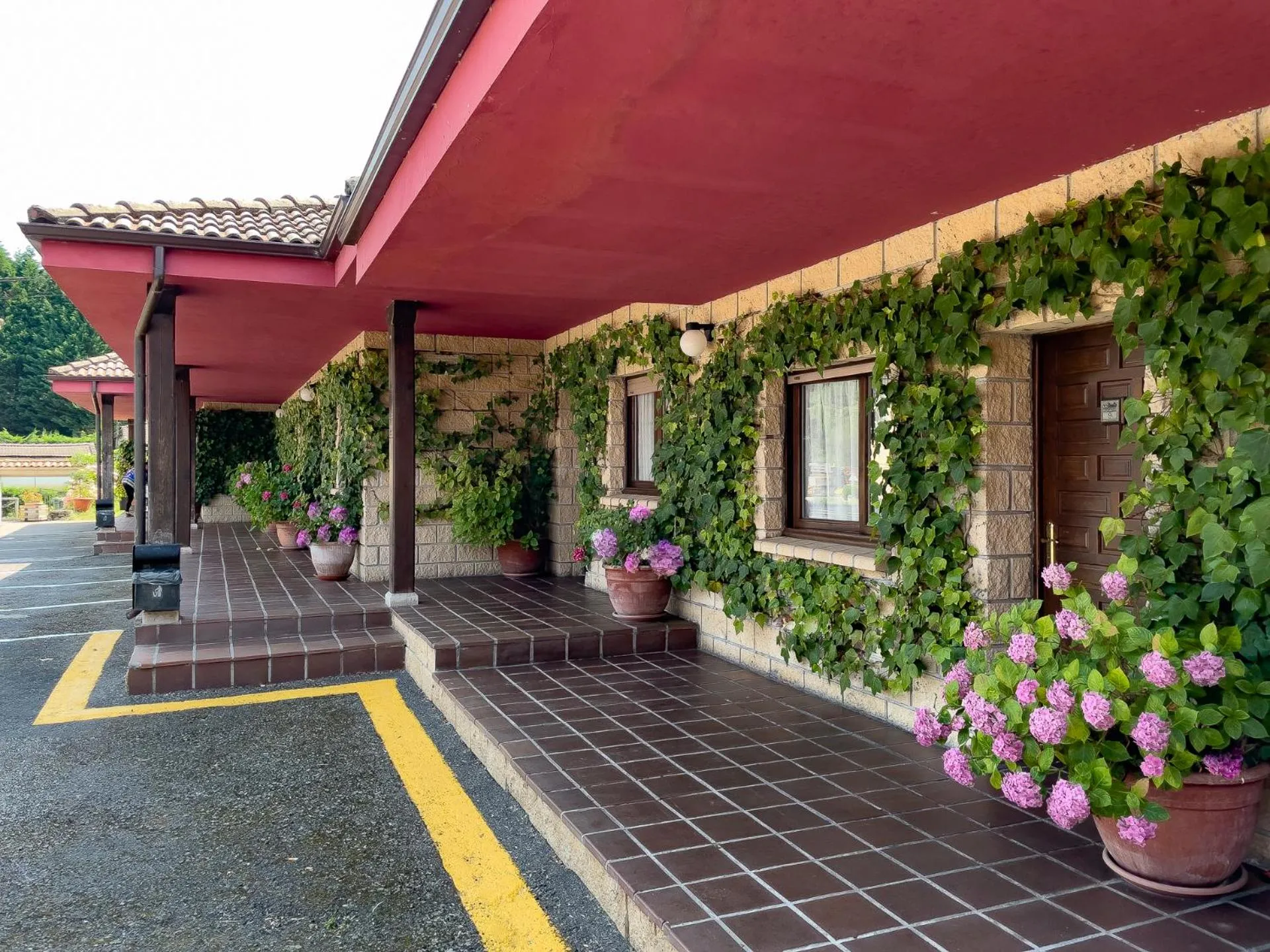 Facade/entrance in Hotel Rural "La Ruta De Cabrales"