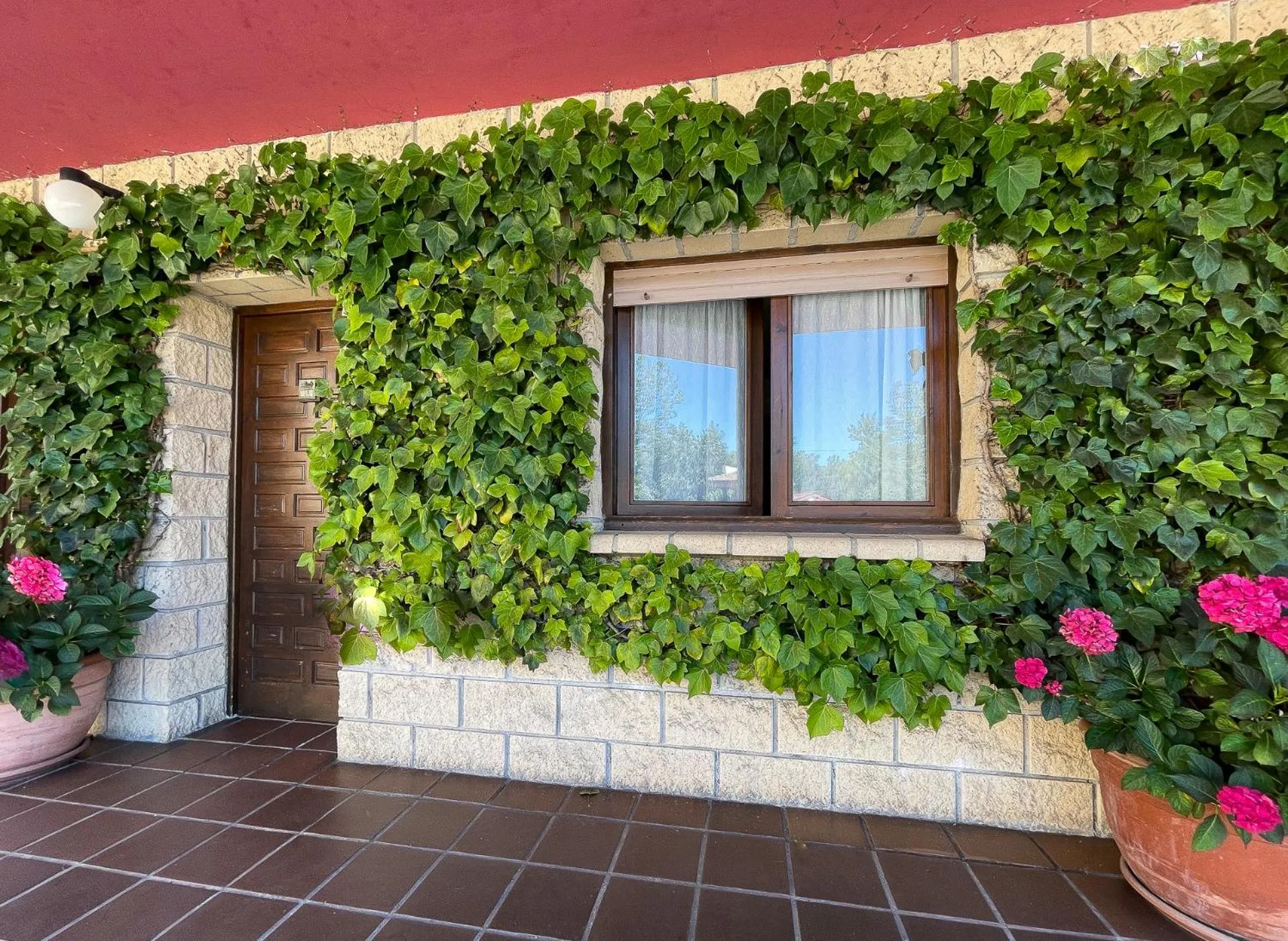 Facade/entrance in Hotel Rural "La Ruta De Cabrales"