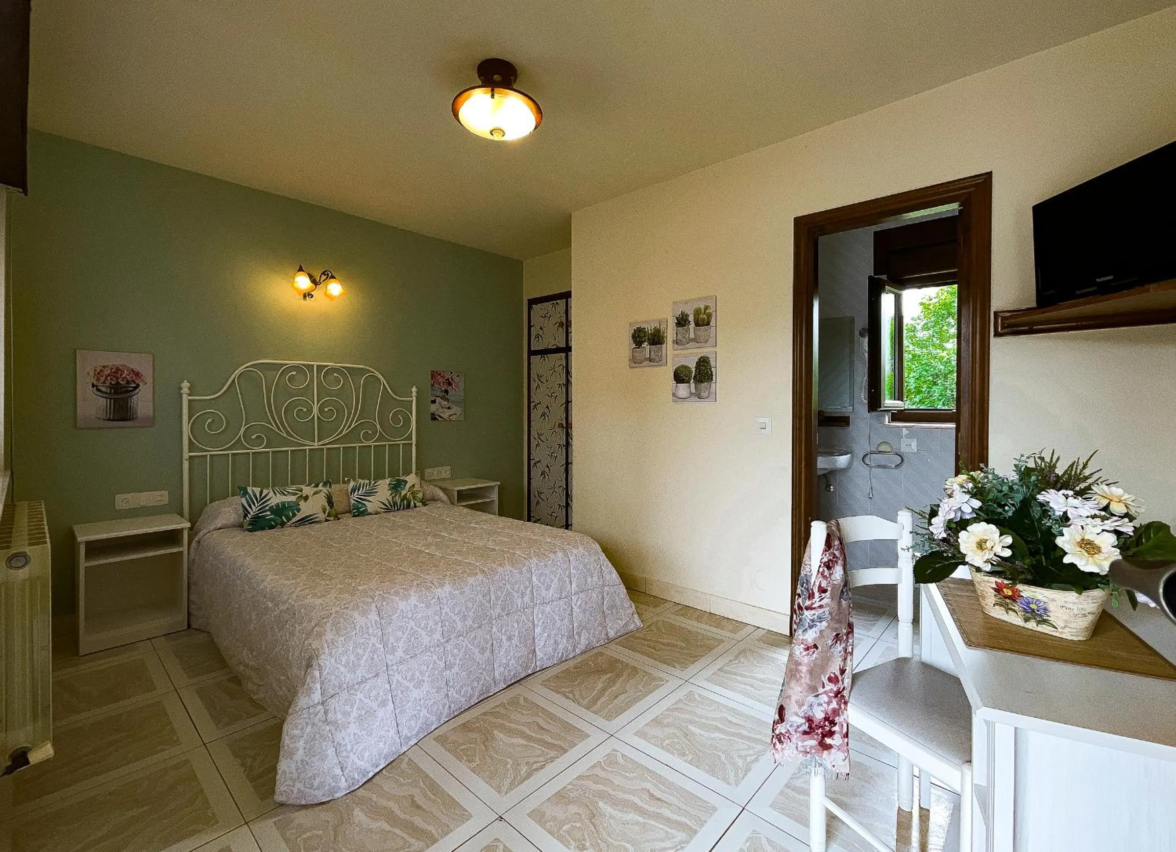 Bedroom, Bed in Hotel Rural "La Ruta De Cabrales"