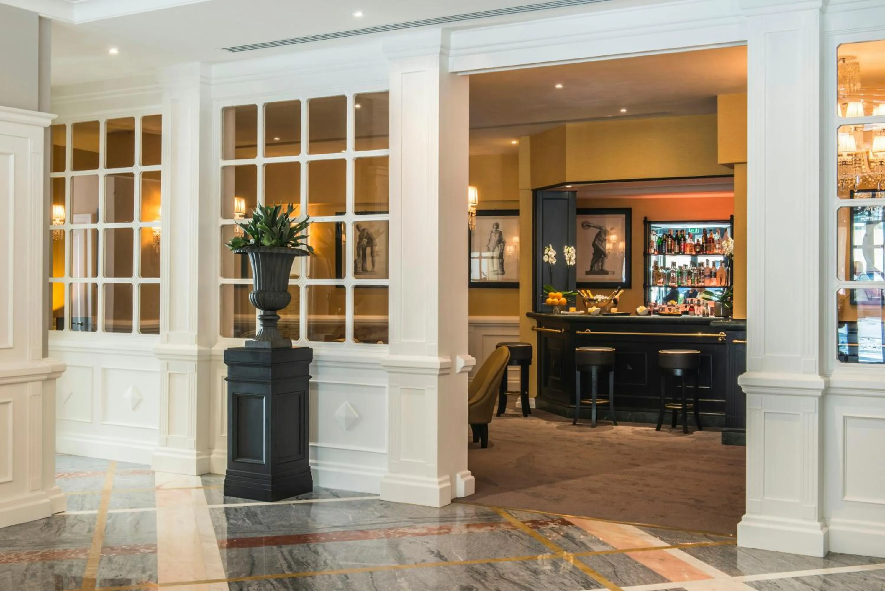 Lounge or bar in Starhotels Michelangelo Rome