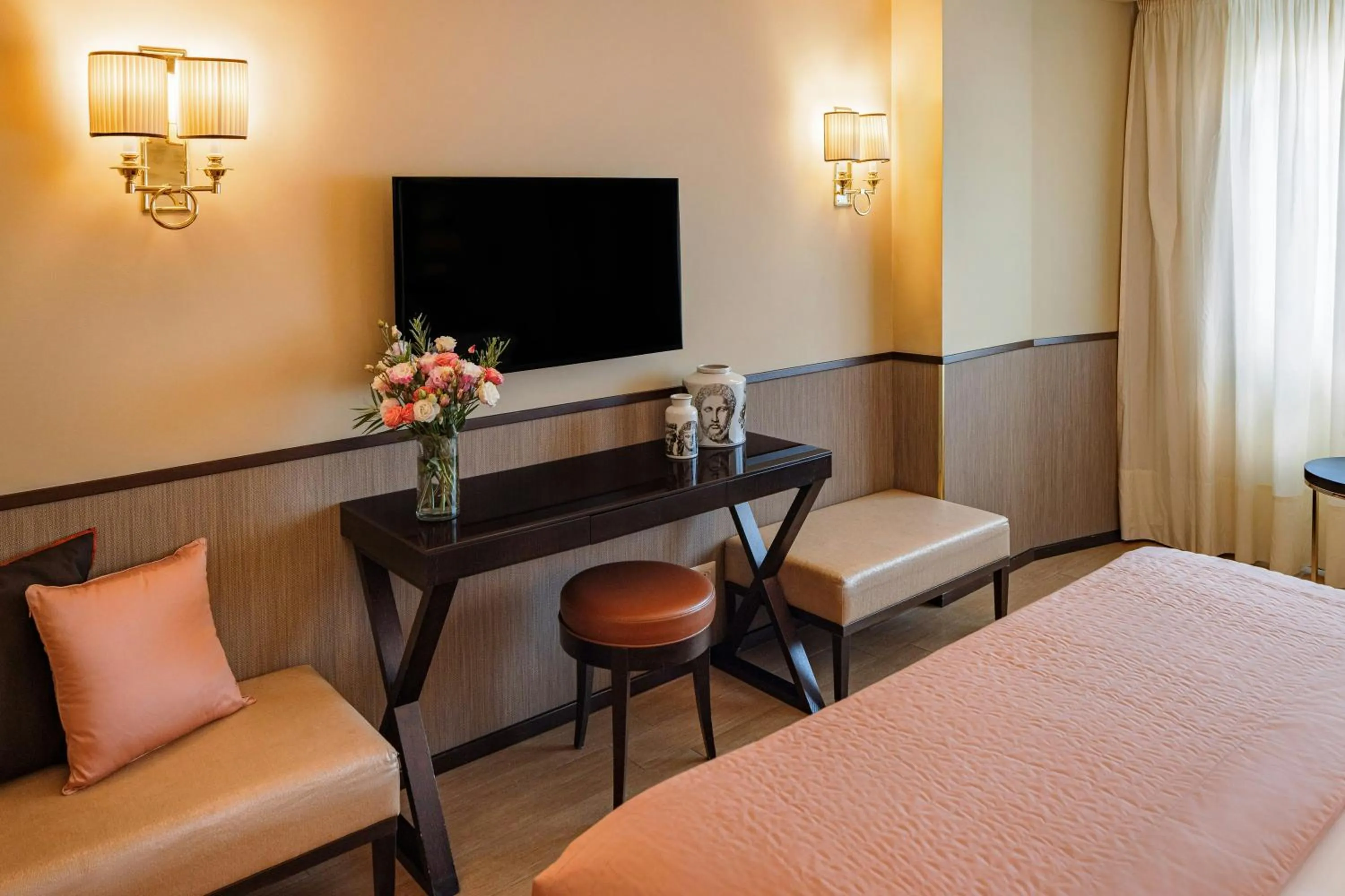 Photo of the whole room, Bed in Starhotels Michelangelo Rome