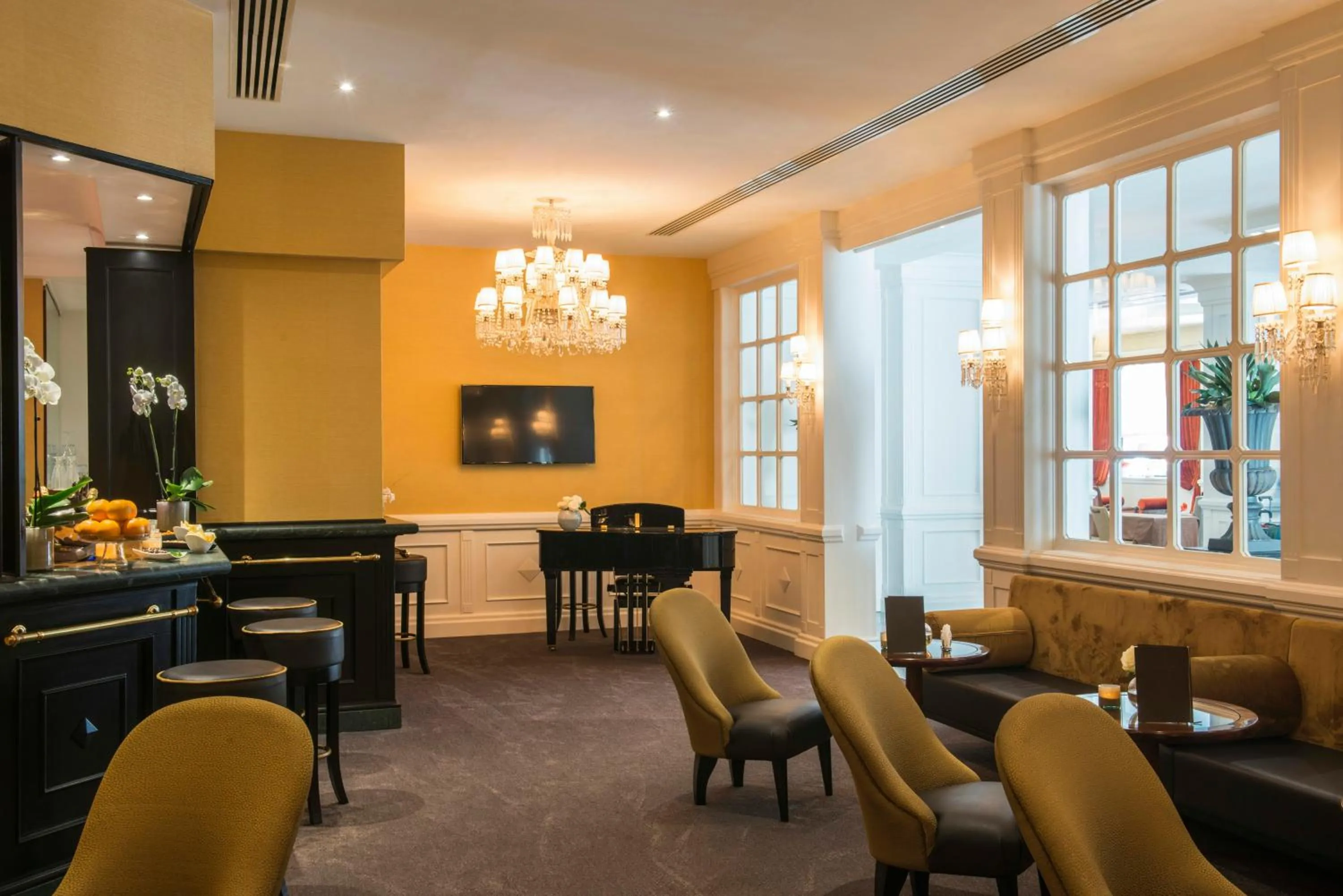 Lounge or bar in Starhotels Michelangelo Rome