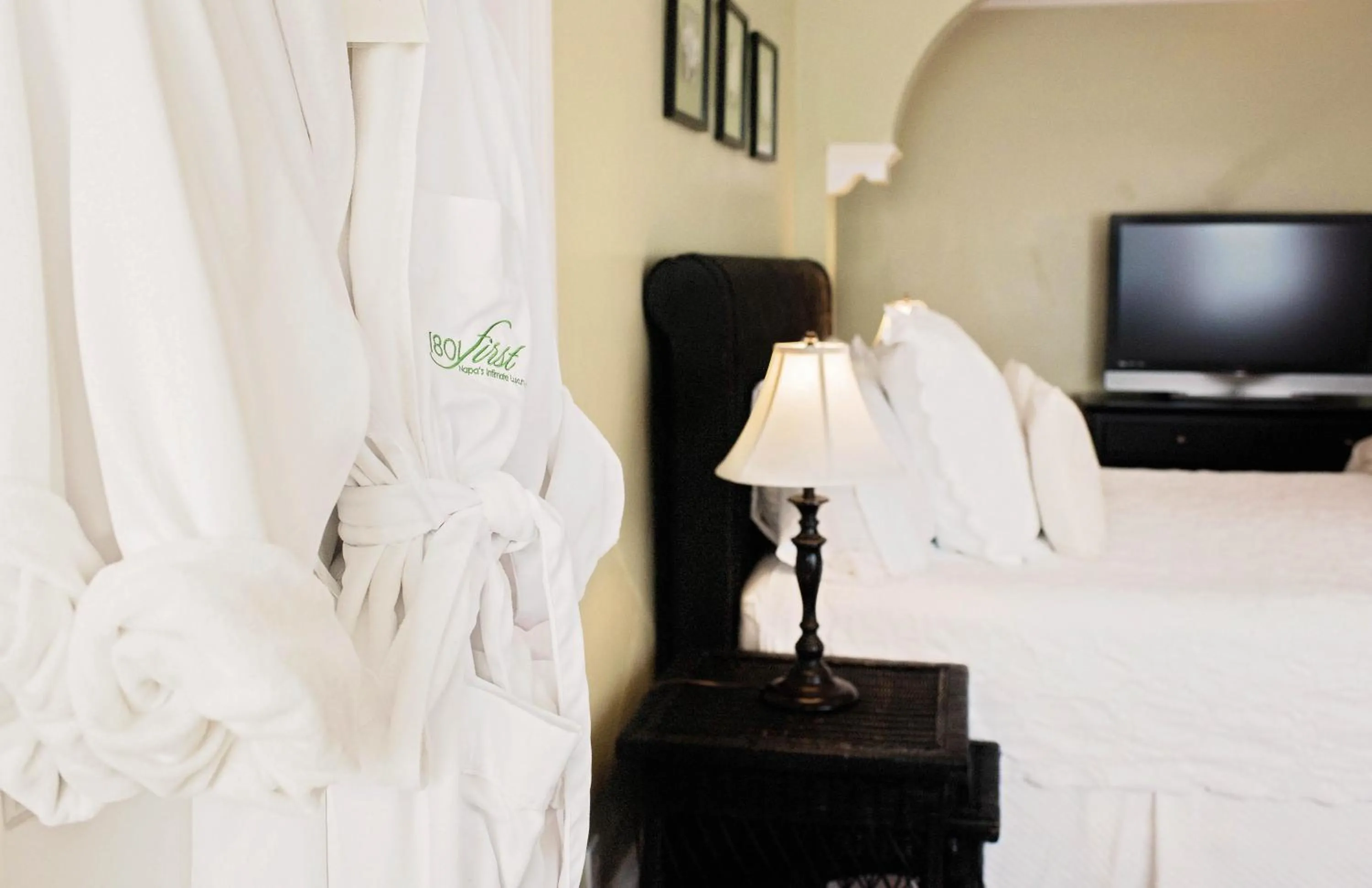 Bed in 1801 First Luxury Inn