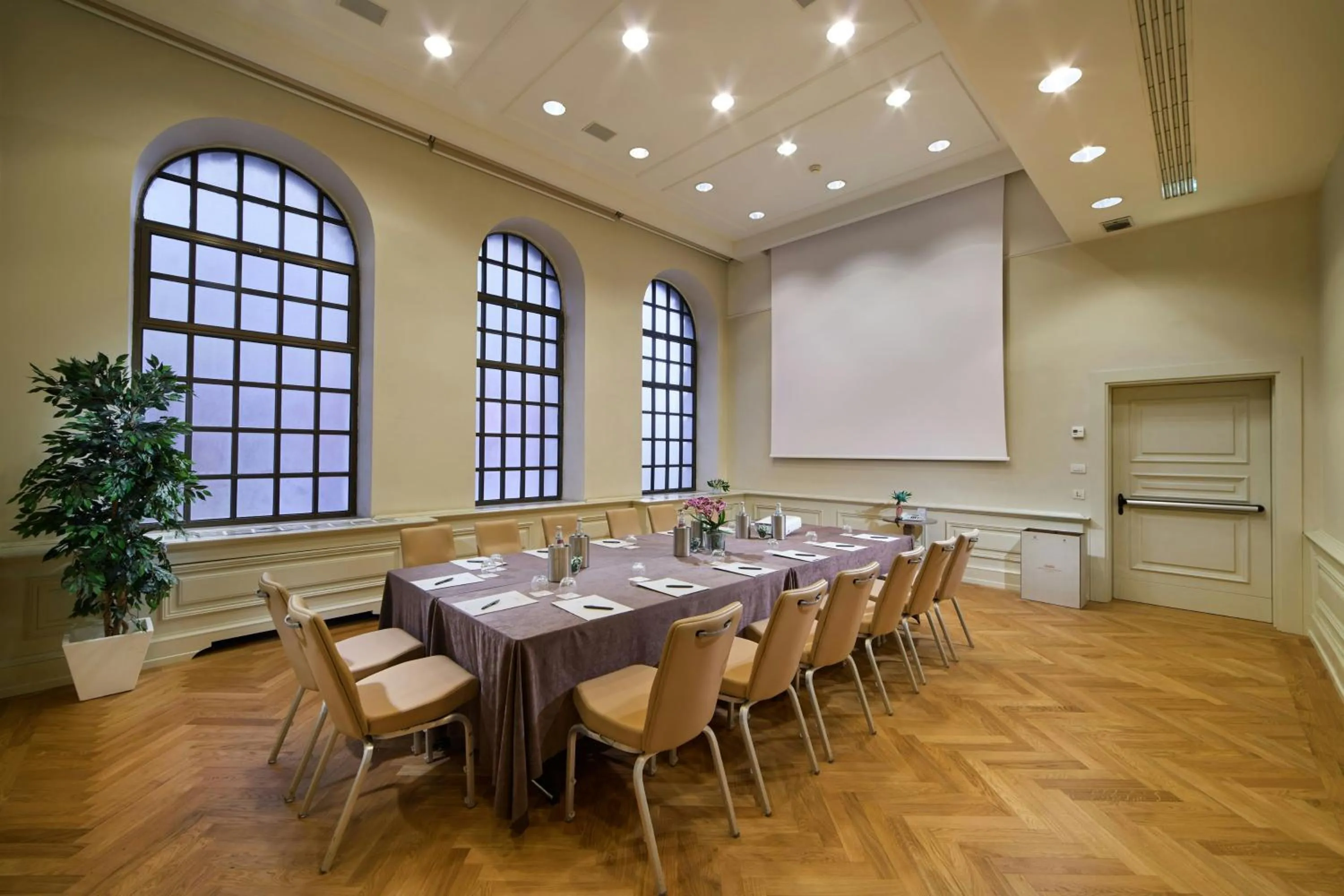 Meeting/conference room in Savoia Excelsior Palace Trieste - Starhotels Collezione