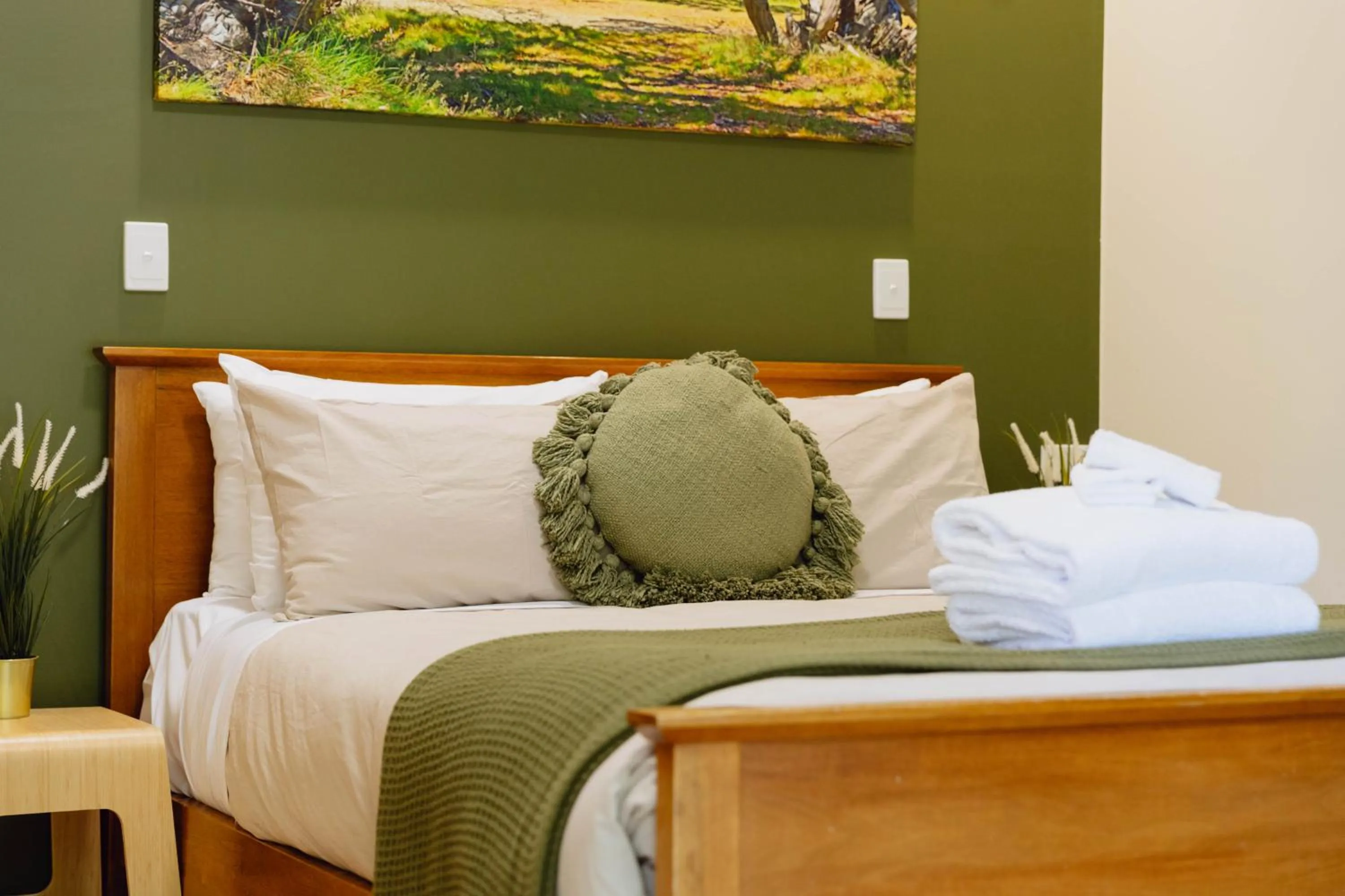 Bed in The Bright Motor Inn