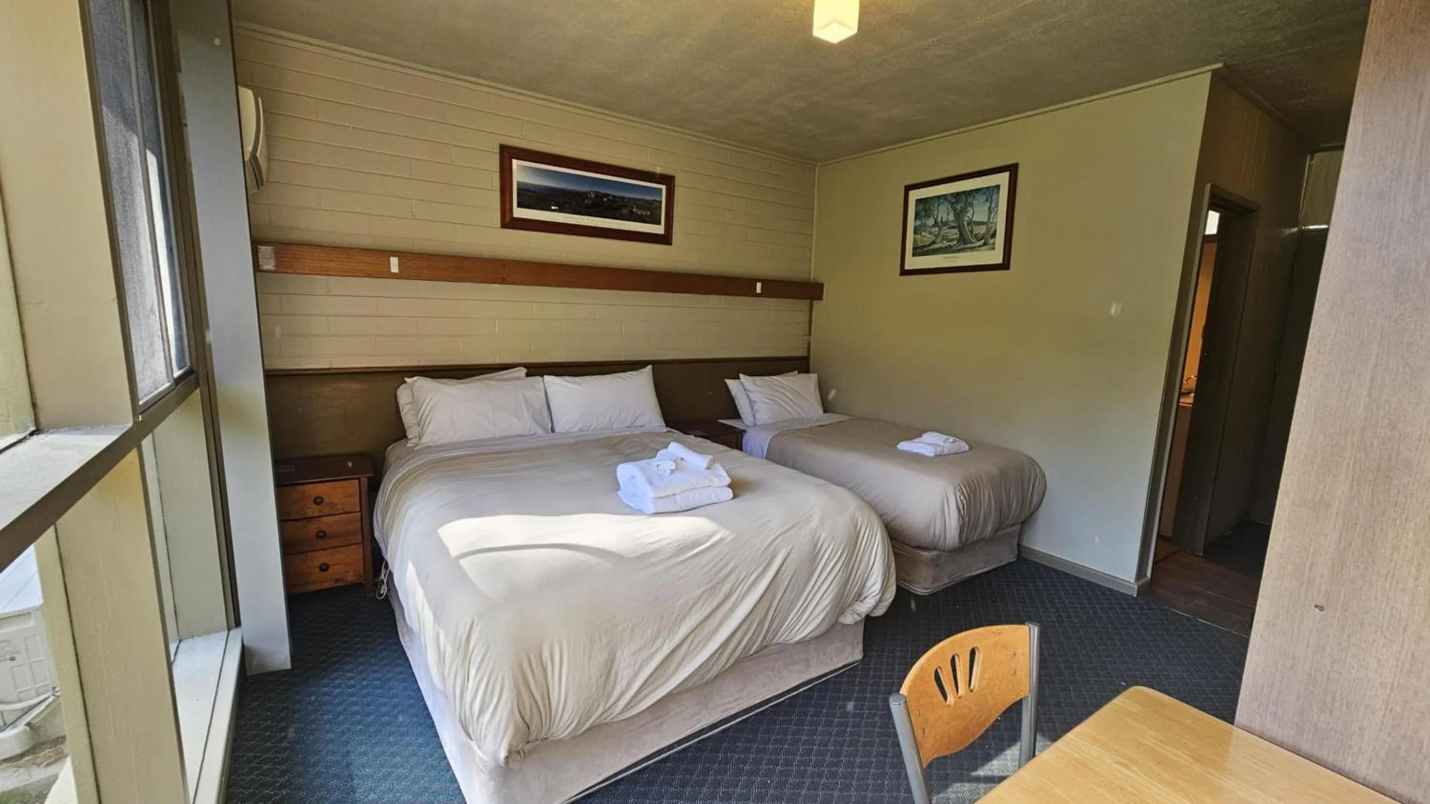 Bed in The Bright Motor Inn