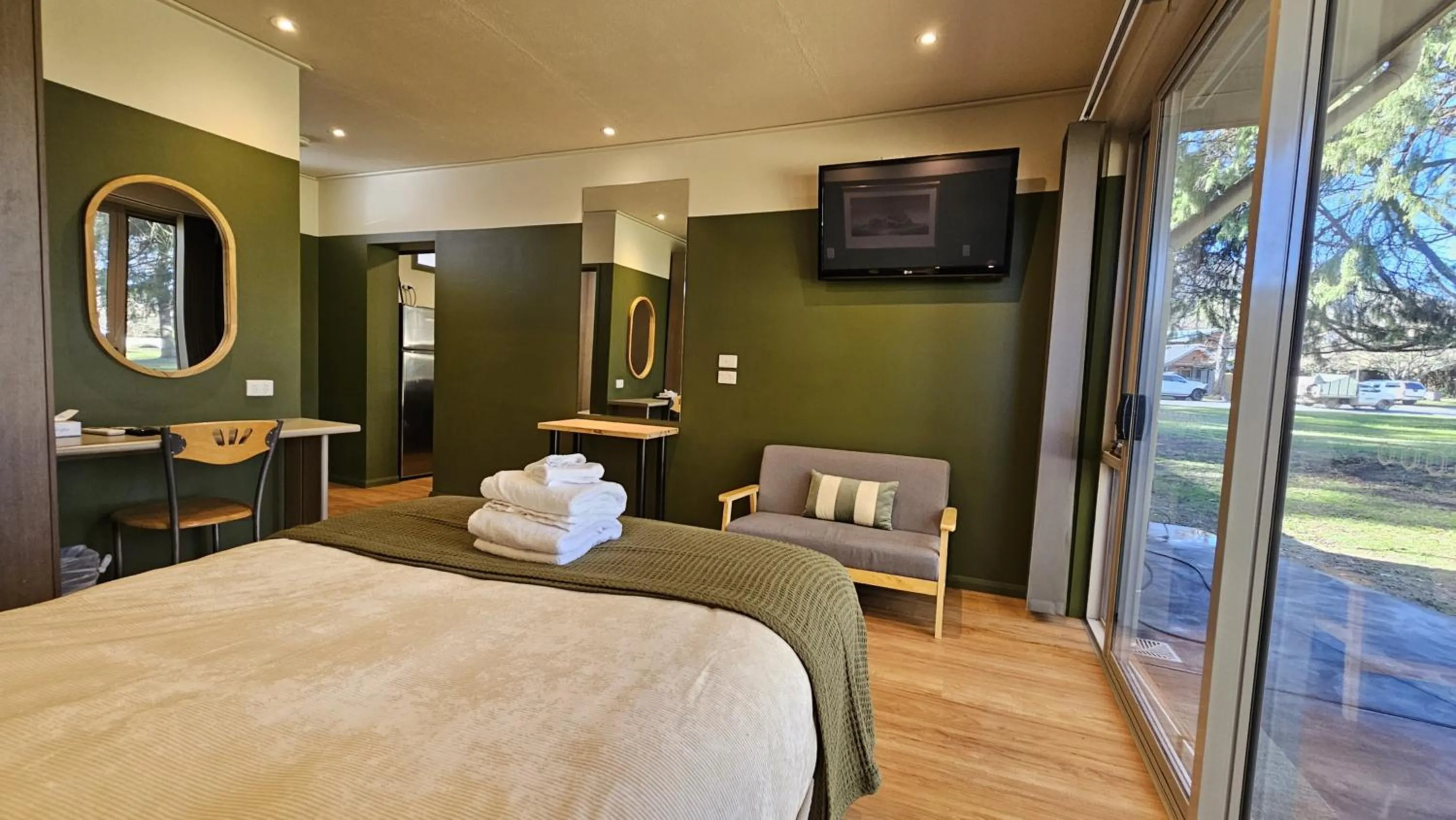 Bed in The Bright Motor Inn