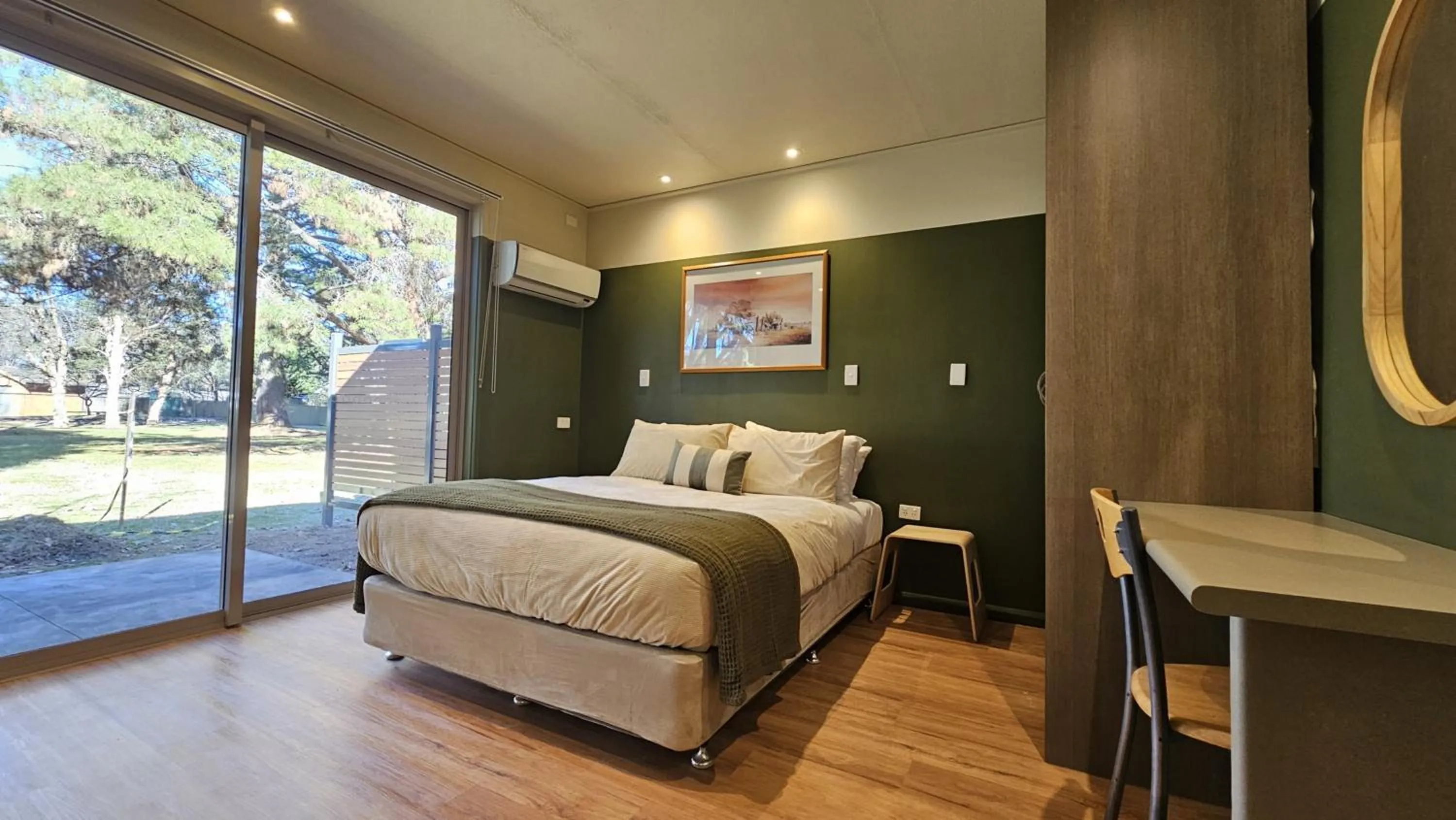 Bed in The Bright Motor Inn