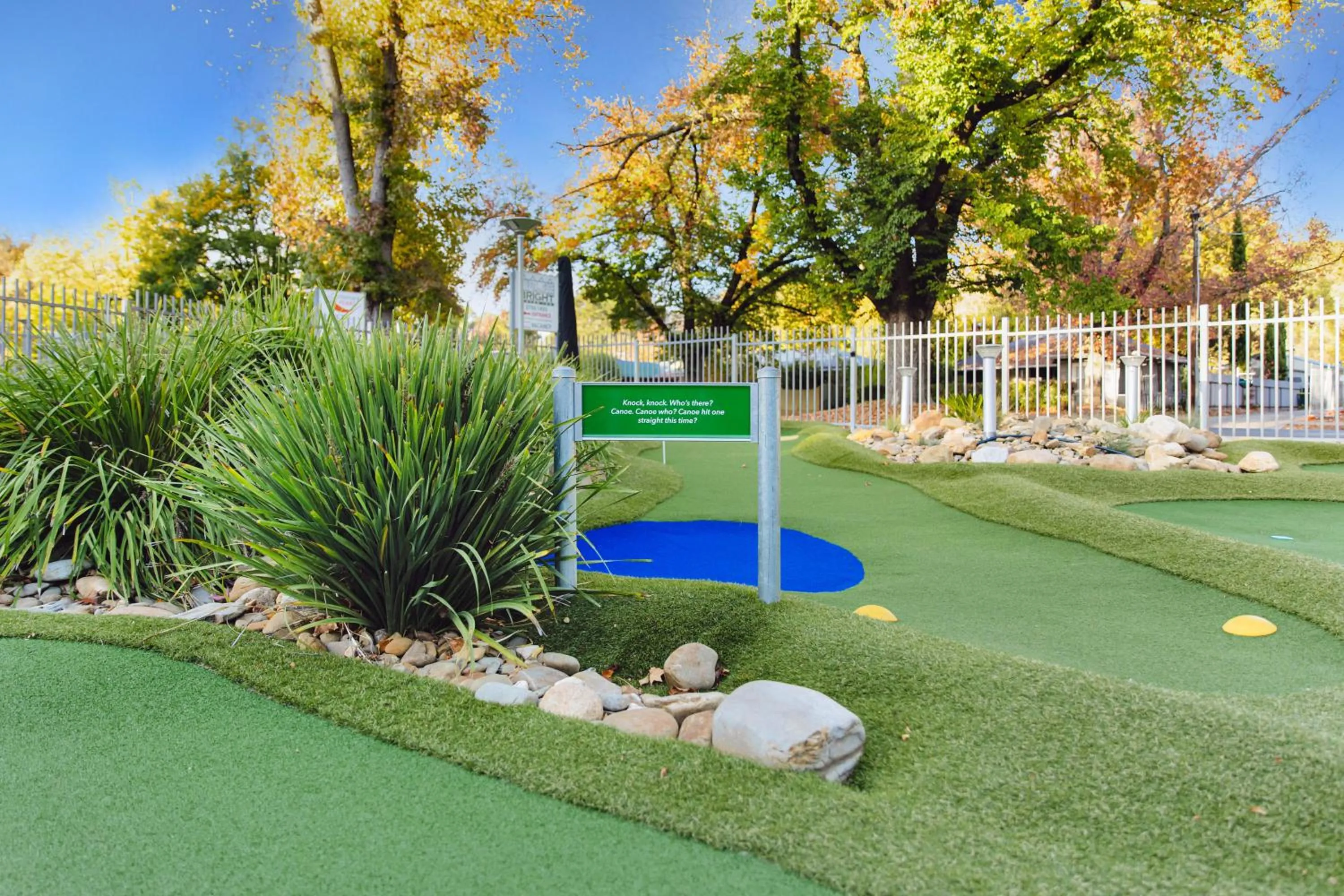 Garden in The Bright Motor Inn