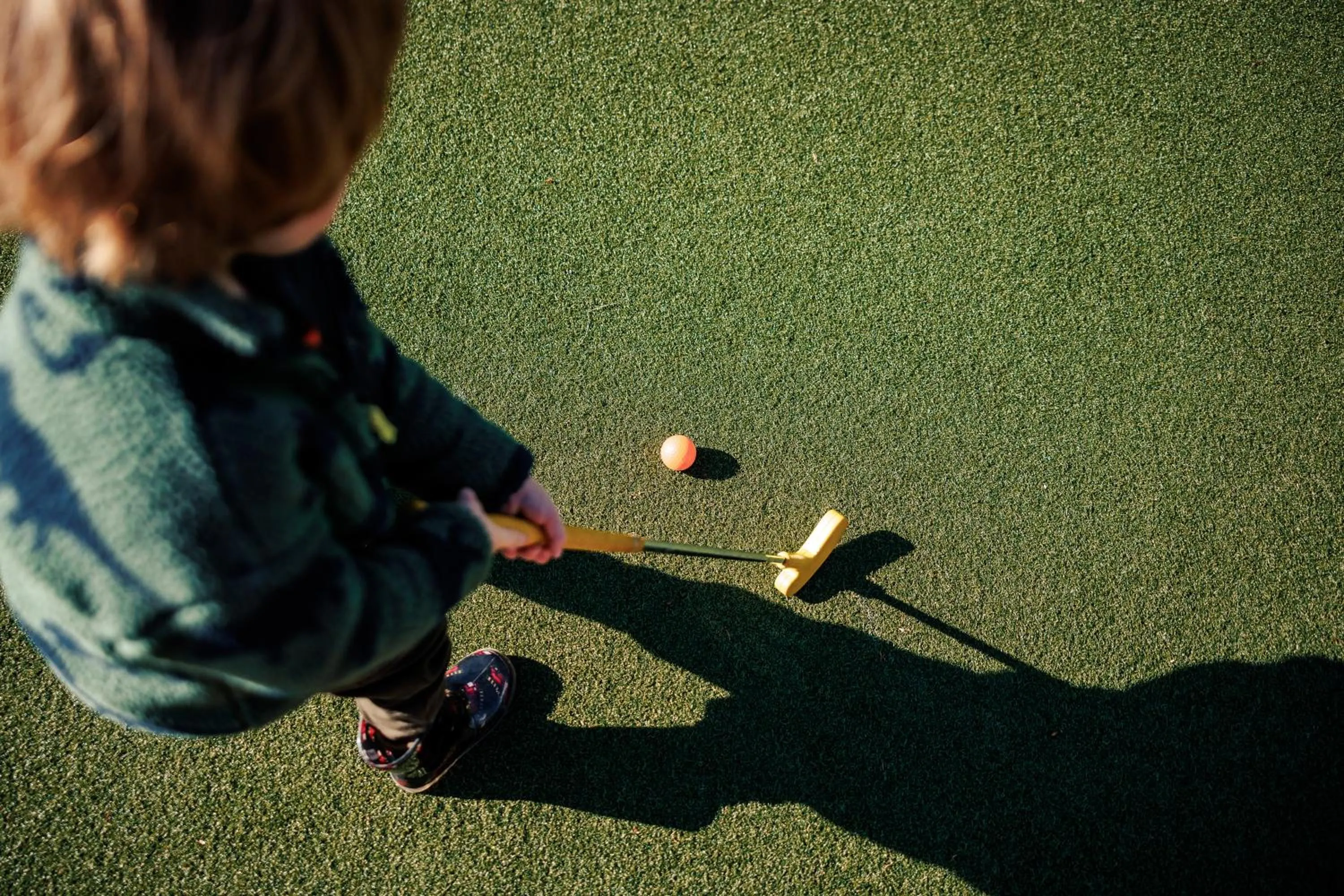 Minigolf in The Bright Motor Inn