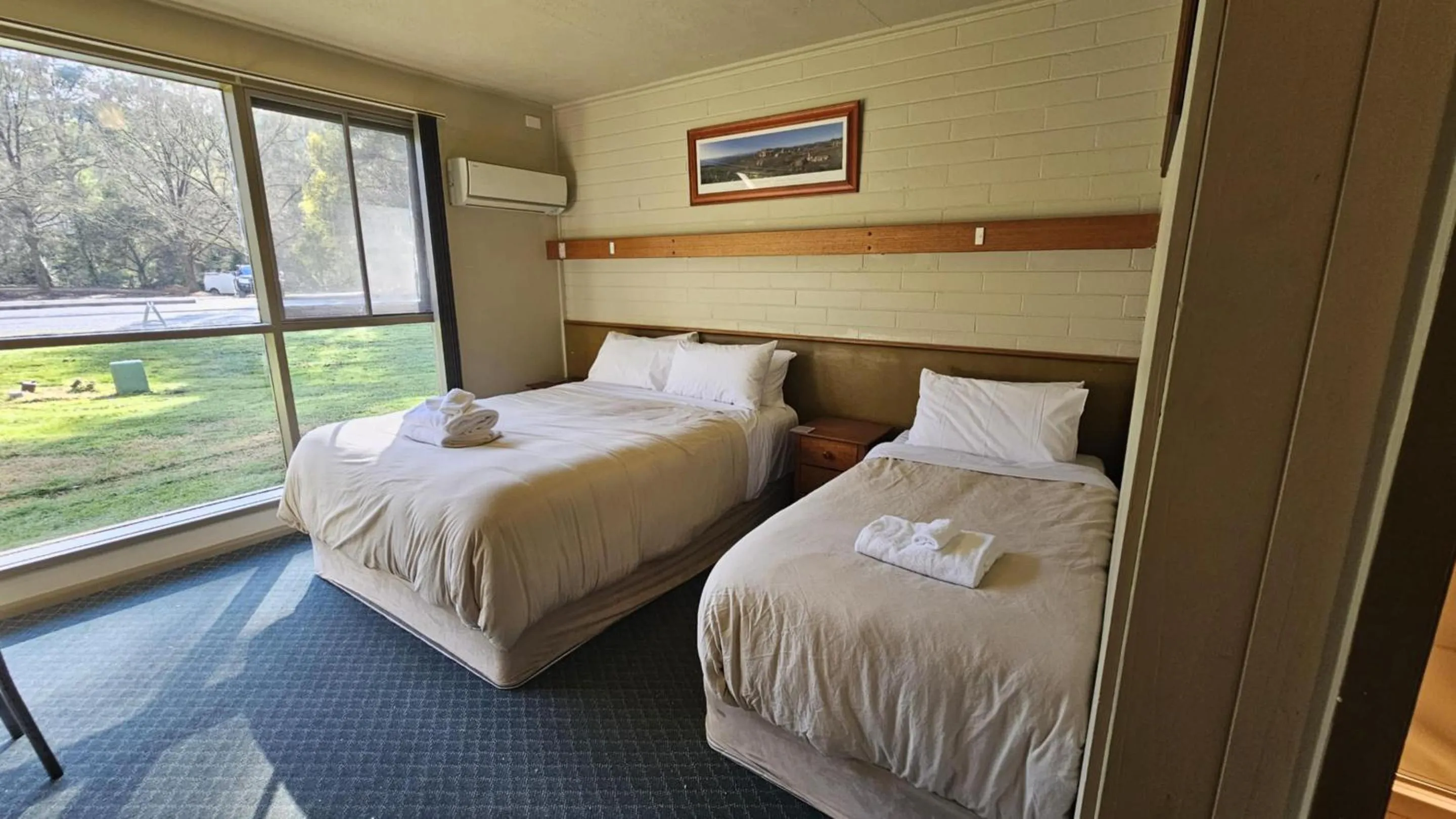 Bed in The Bright Motor Inn