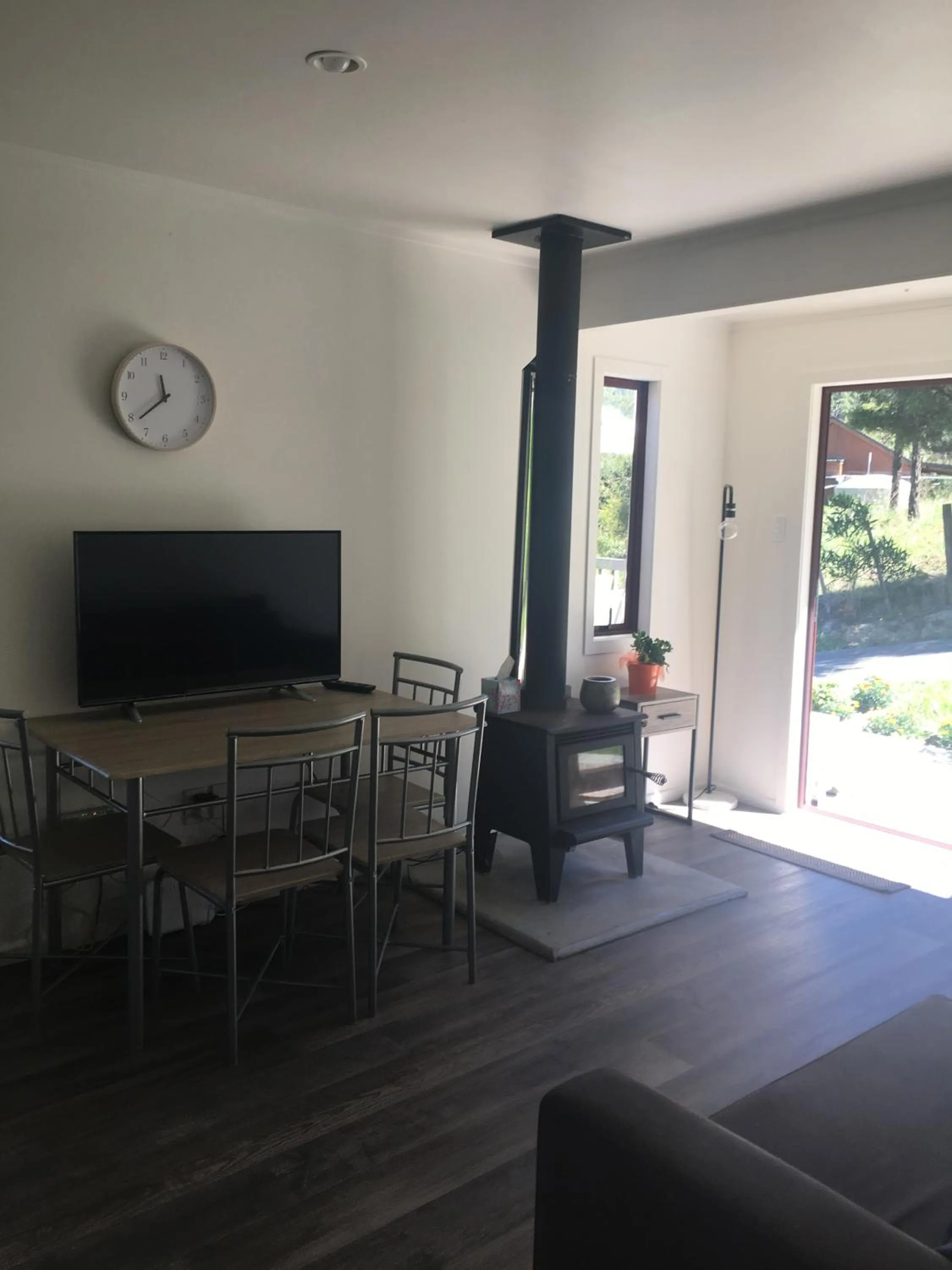 Dining area in Waiheke Island Motel