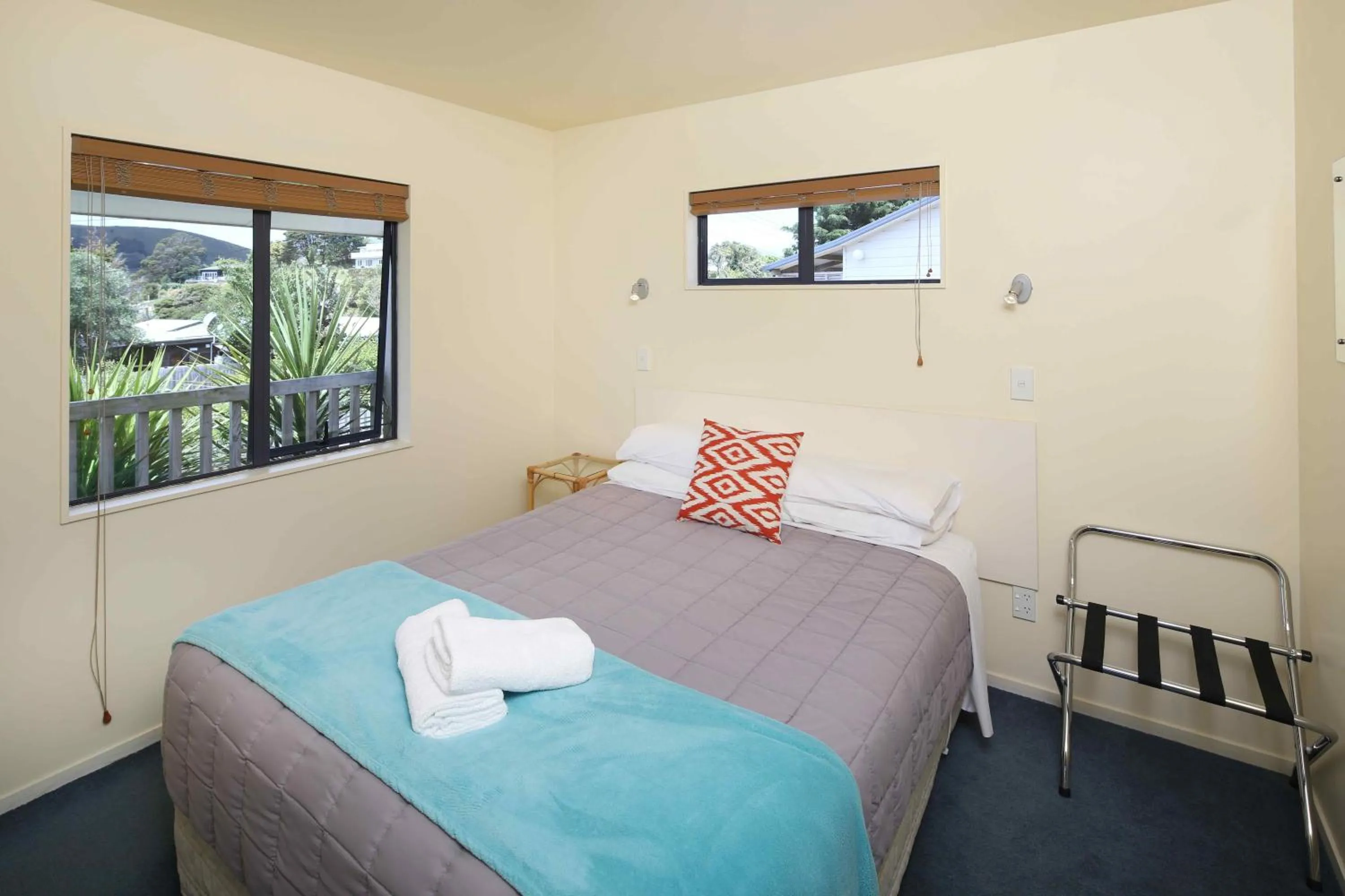 Bedroom, Bed in Waiheke Island Motel