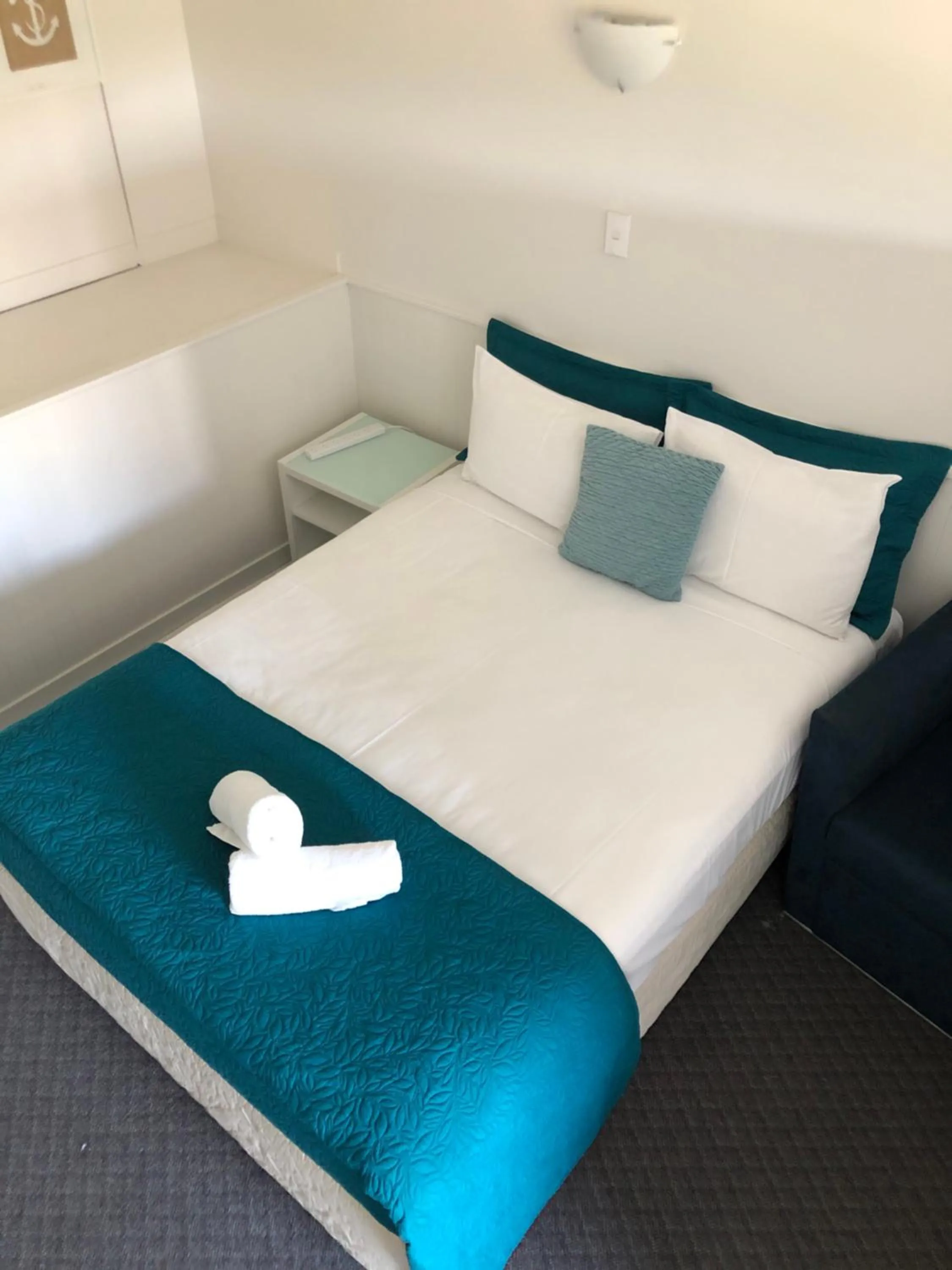 Bed in Waiheke Island Motel