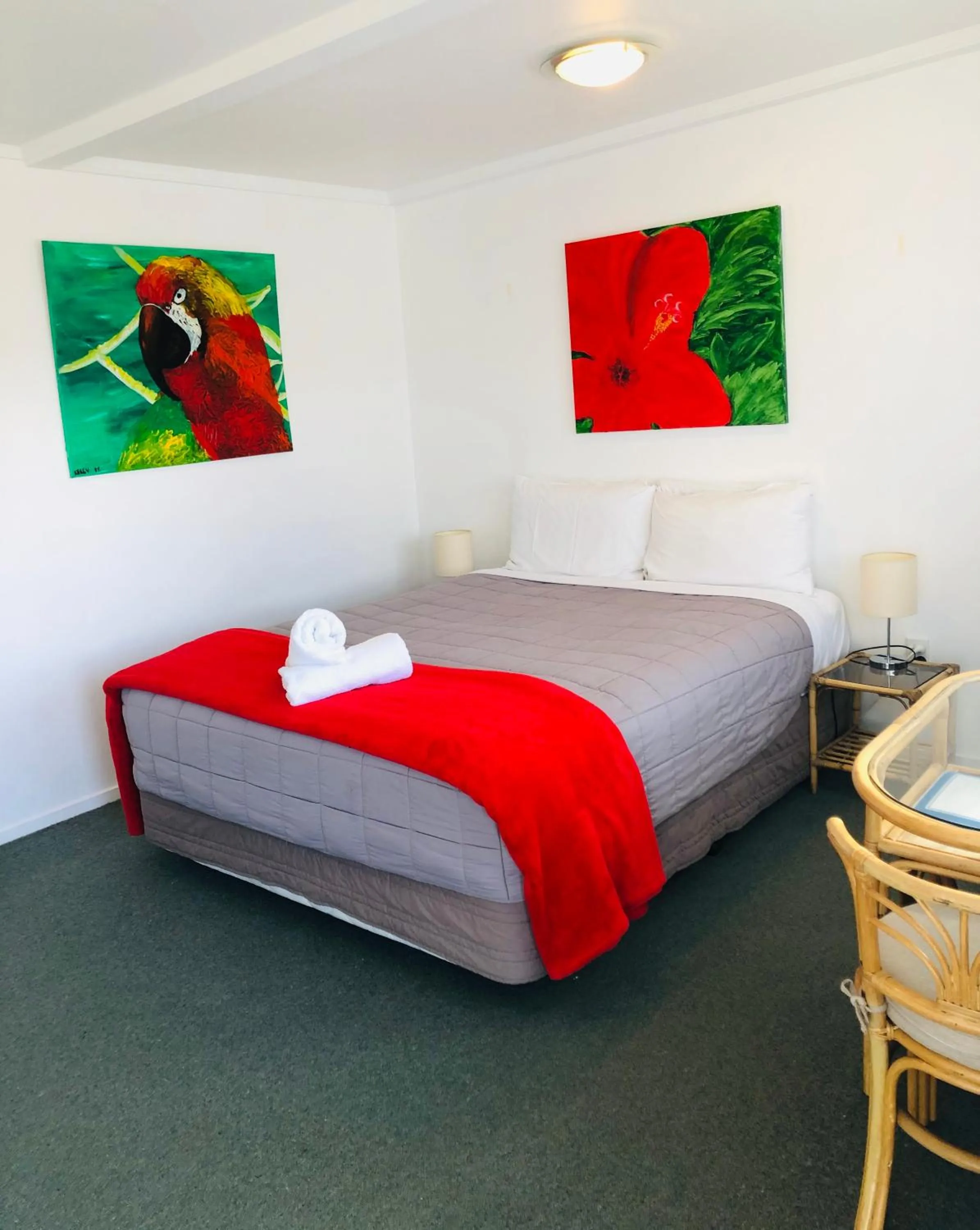 Bed in Waiheke Island Motel