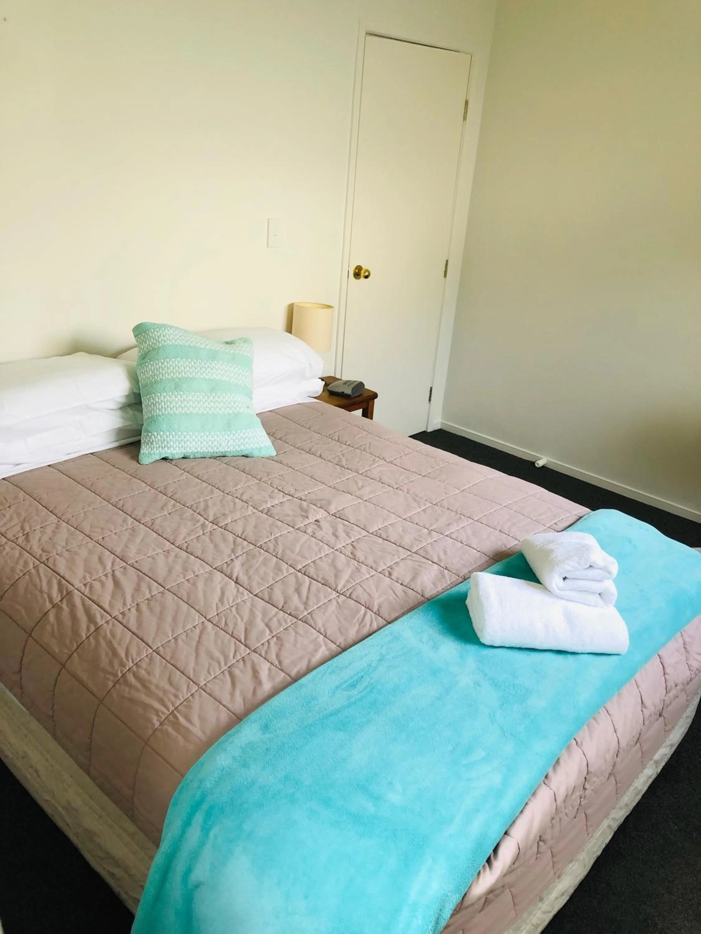 Bed in Waiheke Island Motel