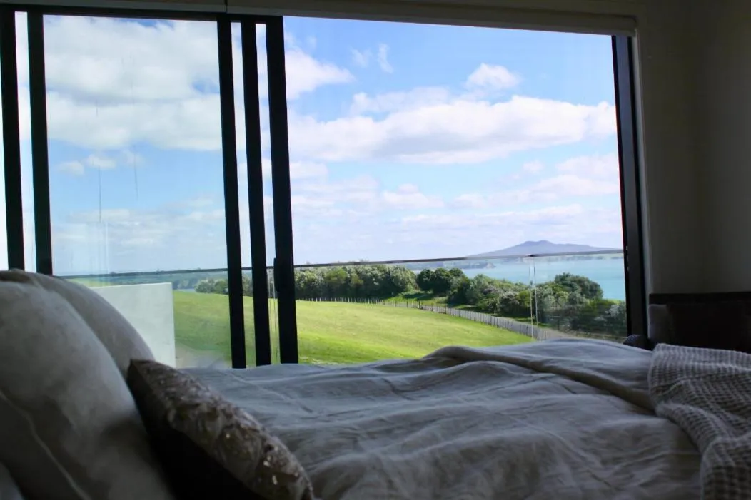 Bed in Waiheke Island Motel