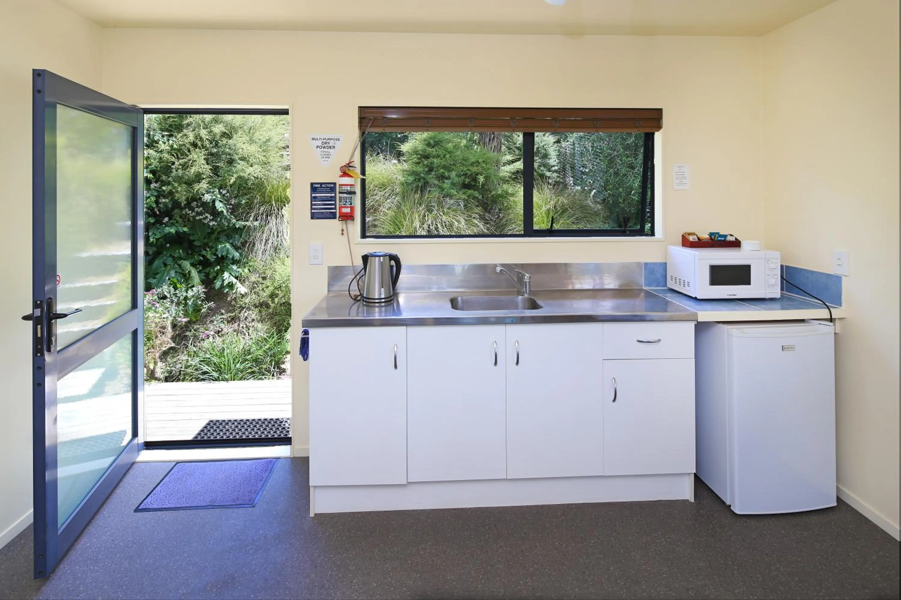 Kitchen or kitchenette in Waiheke Island Motel