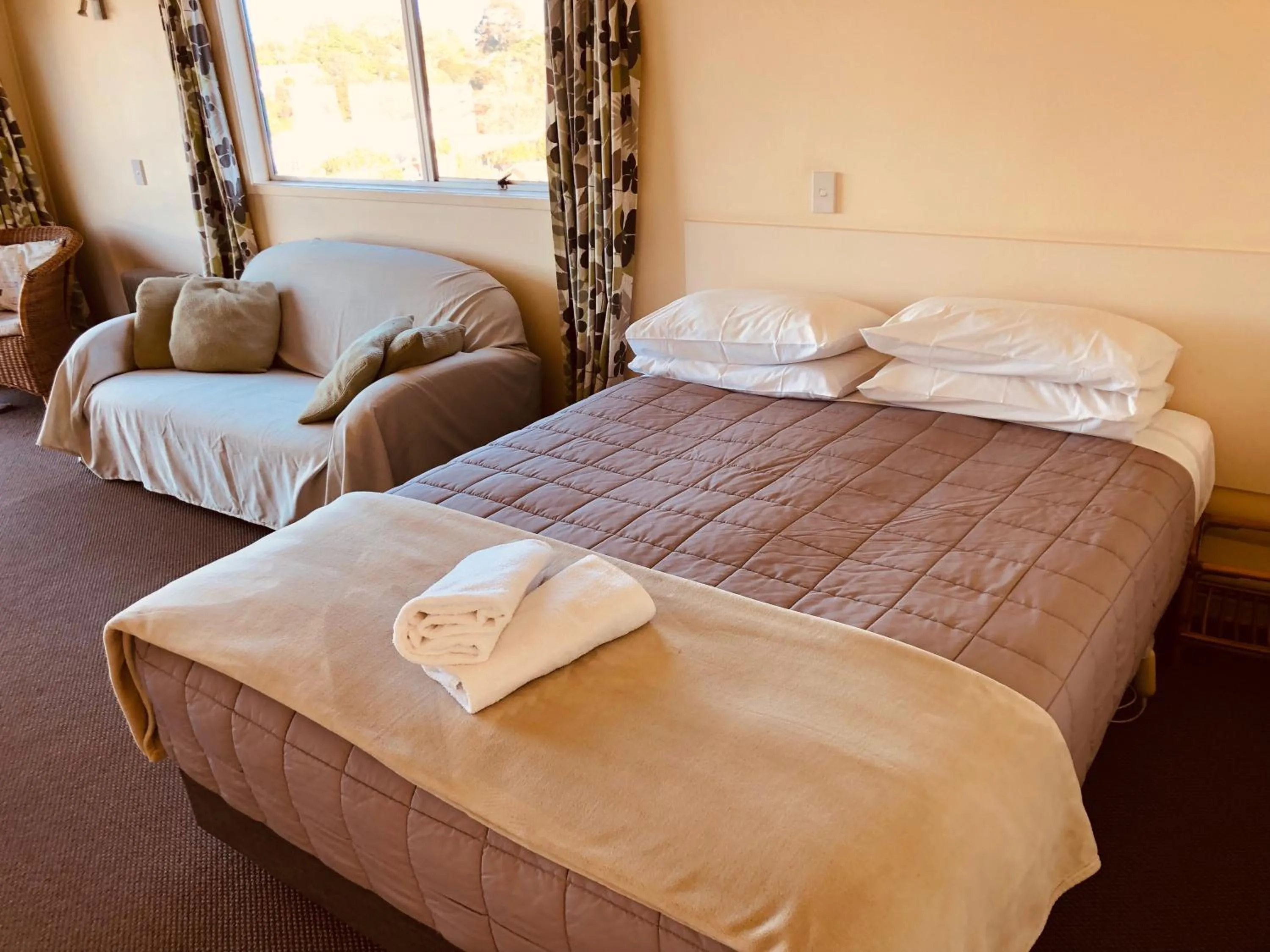 Bed in Waiheke Island Motel